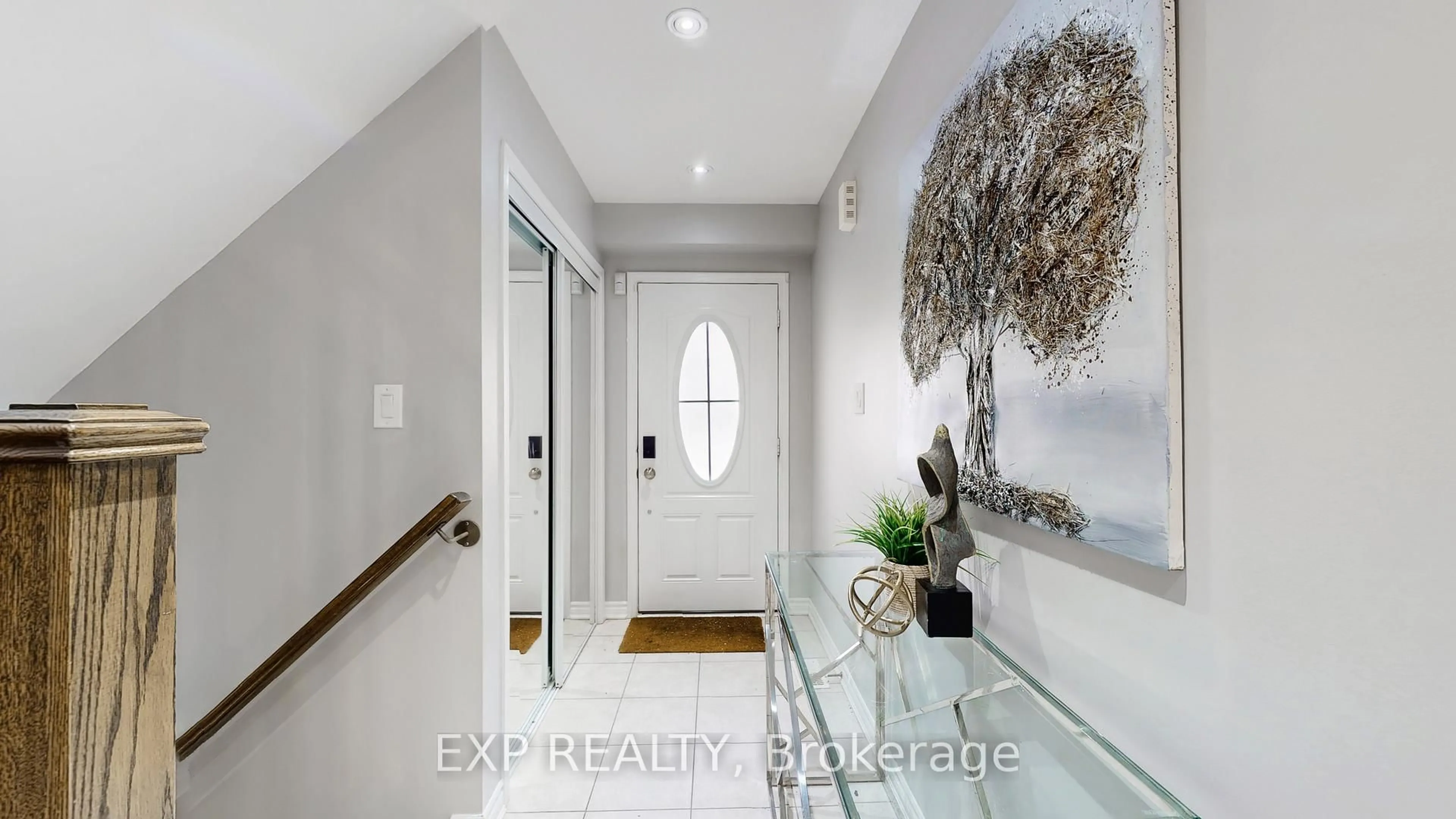 Indoor entryway for 27 Leadenhall Rd, Brampton Ontario L7A 4G4