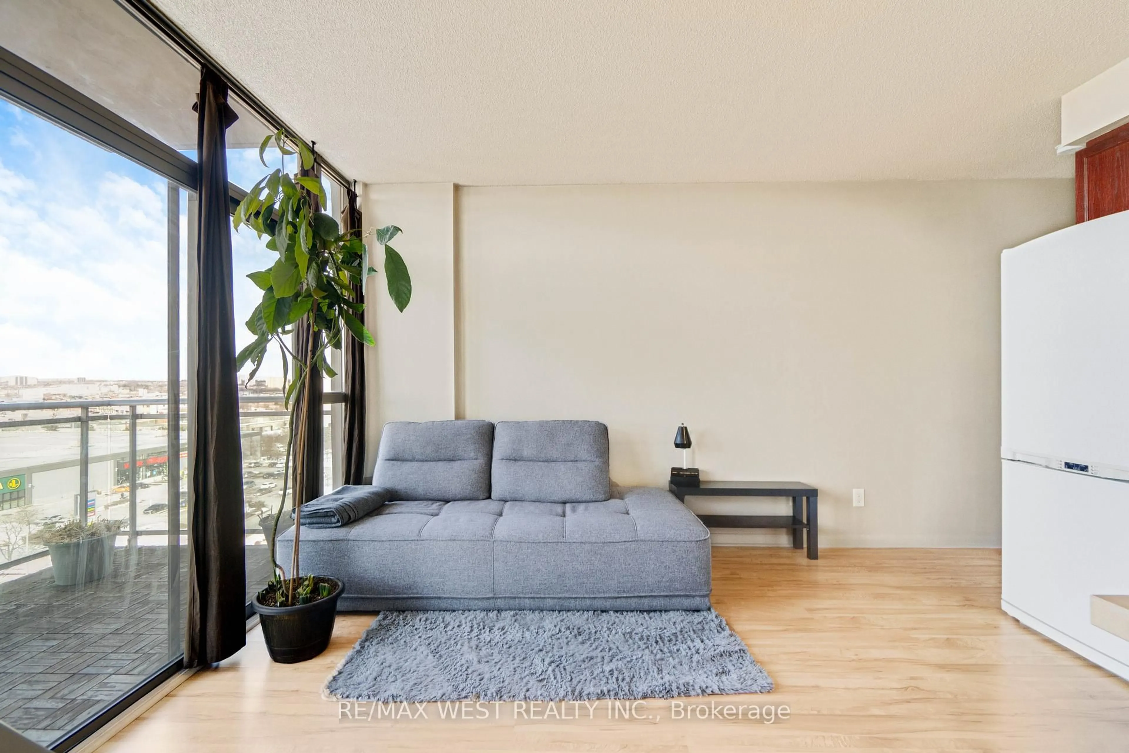 Living room with furniture, unknown for 2464 Weston Rd #1002, Toronto Ontario M9N 0A2