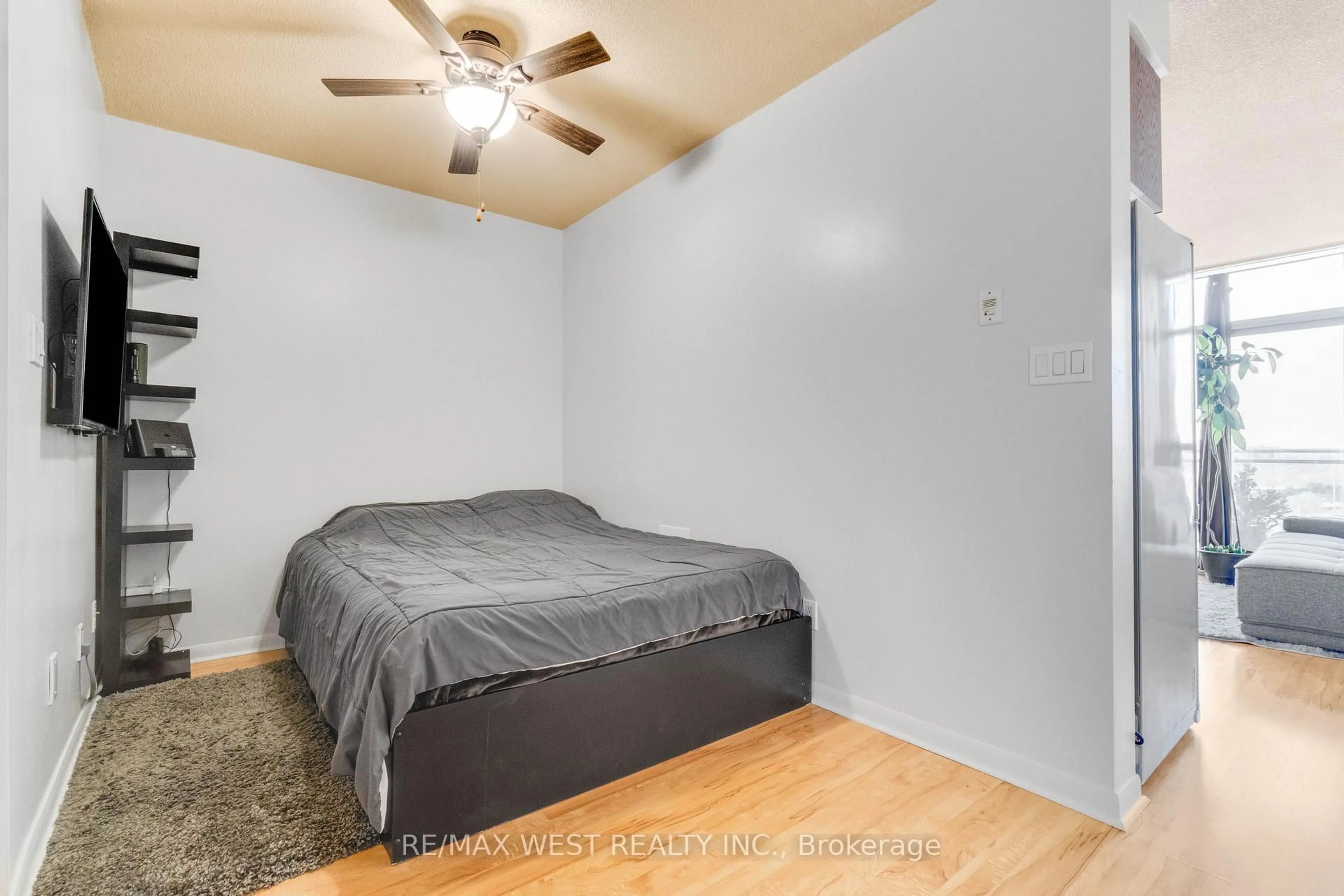A pic of a room for 2464 Weston Rd #1002, Toronto Ontario M9N 0A2
