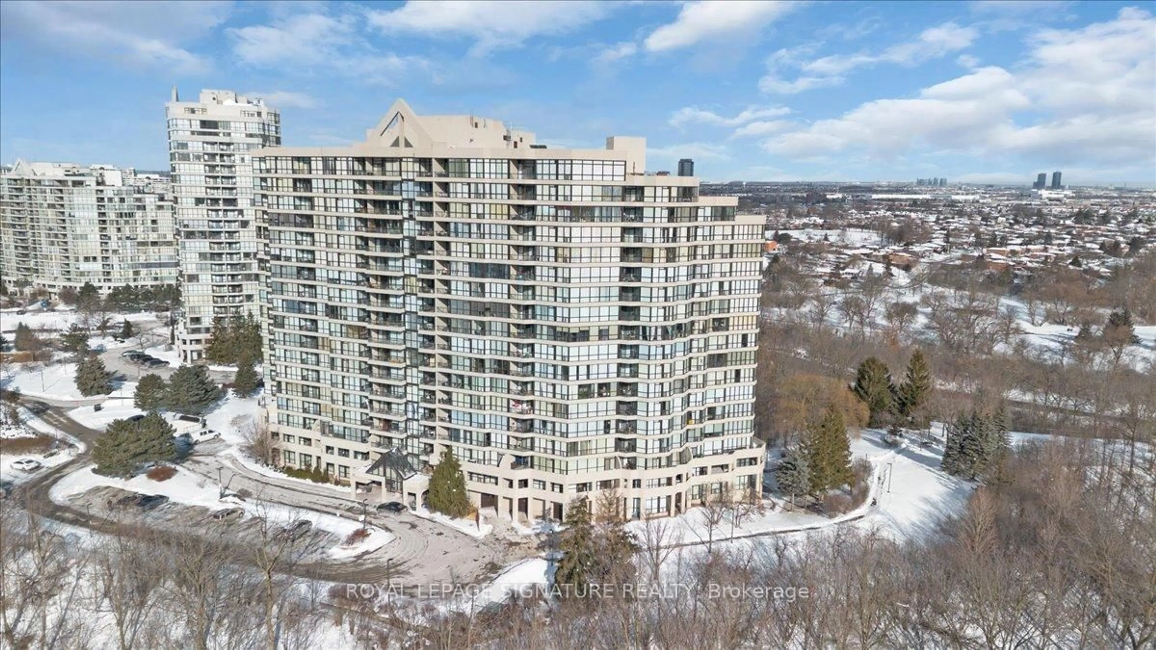 A pic from outside/outdoor area/front of a property/back of a property/a pic from drone, city buildings view from balcony for 5 Rowntree Rd #903, Toronto Ontario M9V 5G9