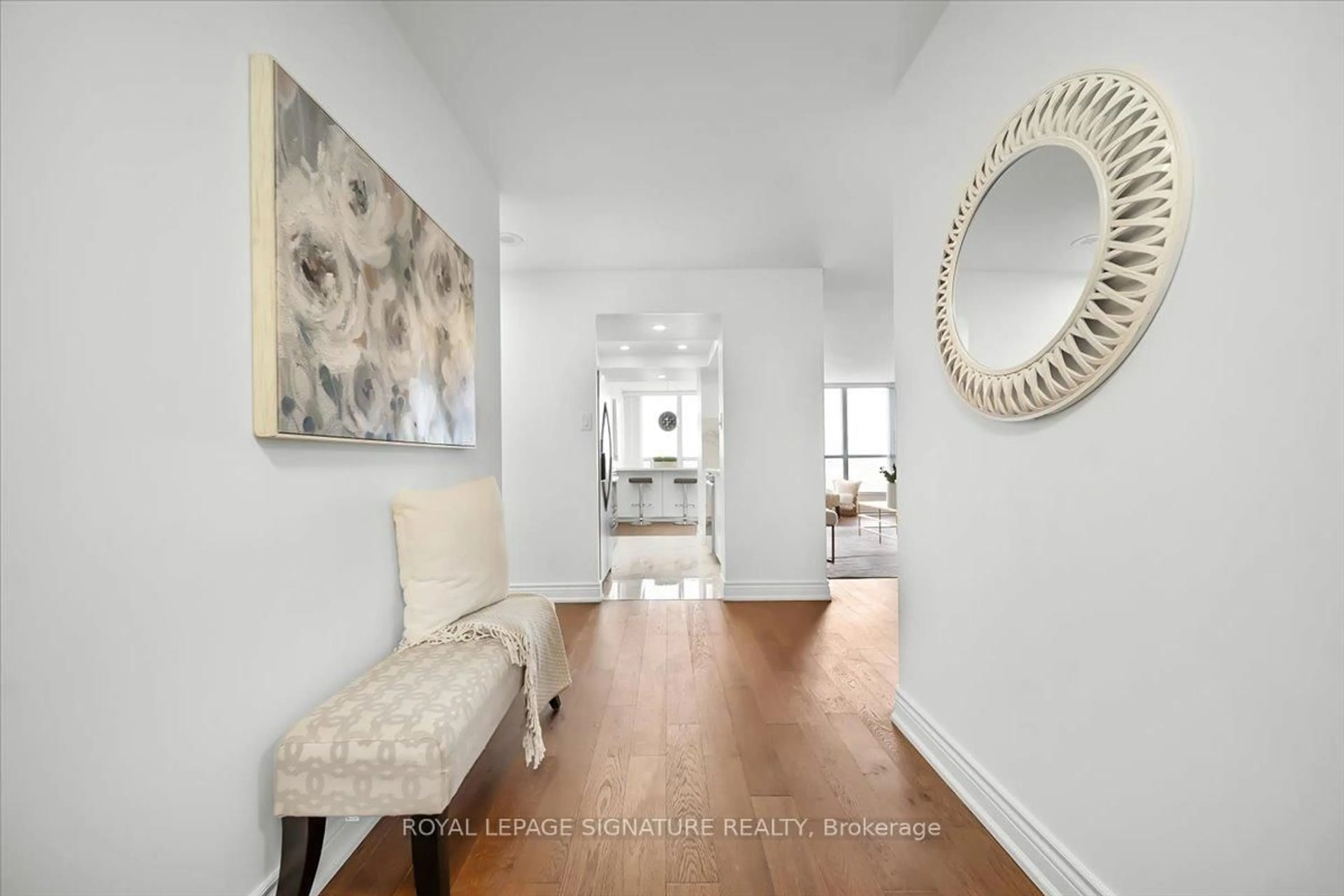 Indoor entryway for 5 Rowntree Rd #903, Toronto Ontario M9V 5G9