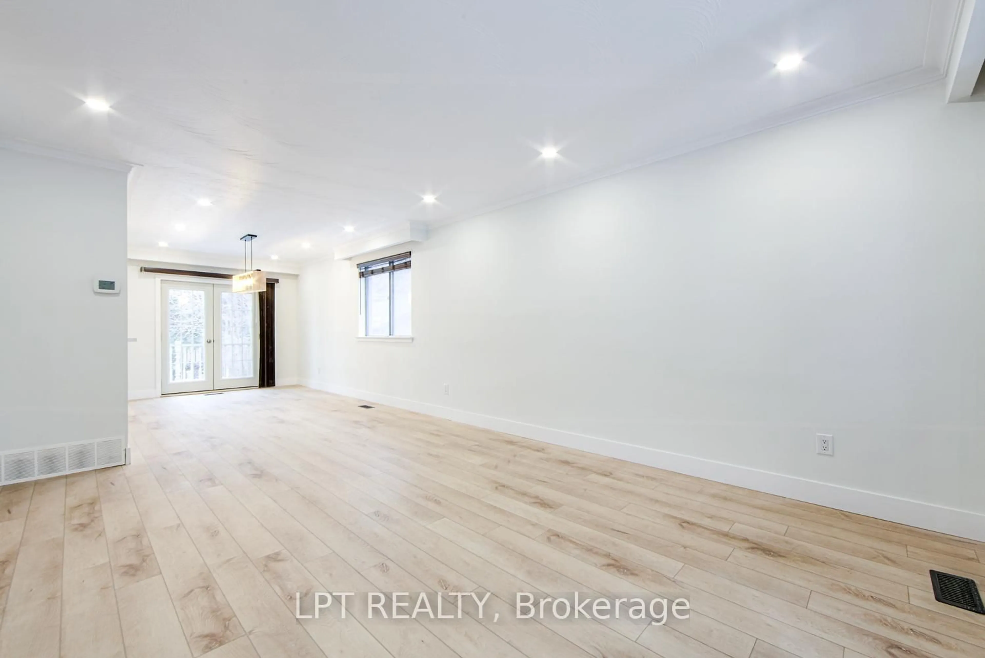 A pic of a room for 1519 Ogden Ave, Mississauga Ontario L5E 2H9