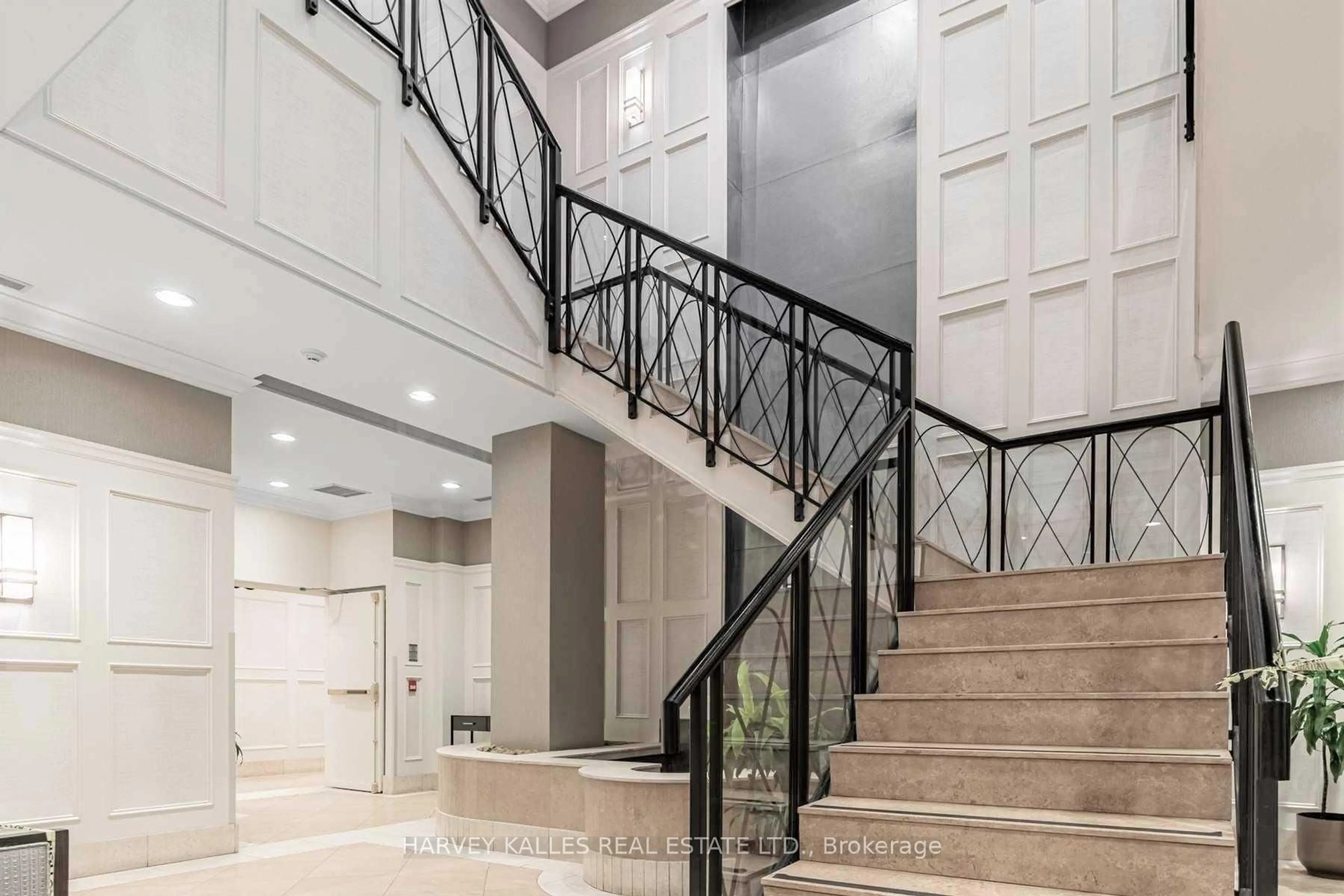 Indoor foyer for 5233 Dundas St #316, Toronto Ontario M9B 6M1
