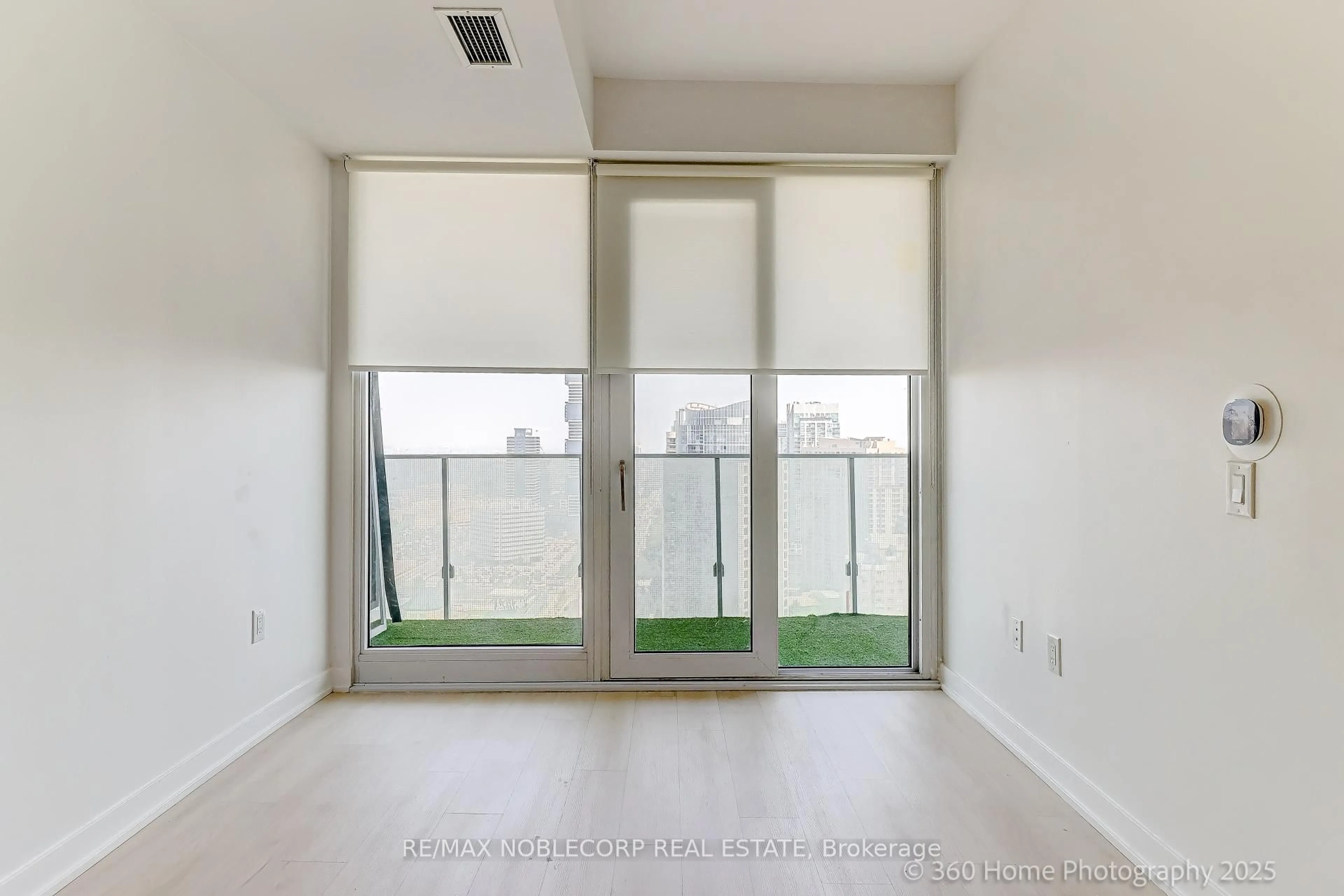 A pic of a room for 3900 Confederation Pkwy #2912, Mississauga Ontario L5B 0M3