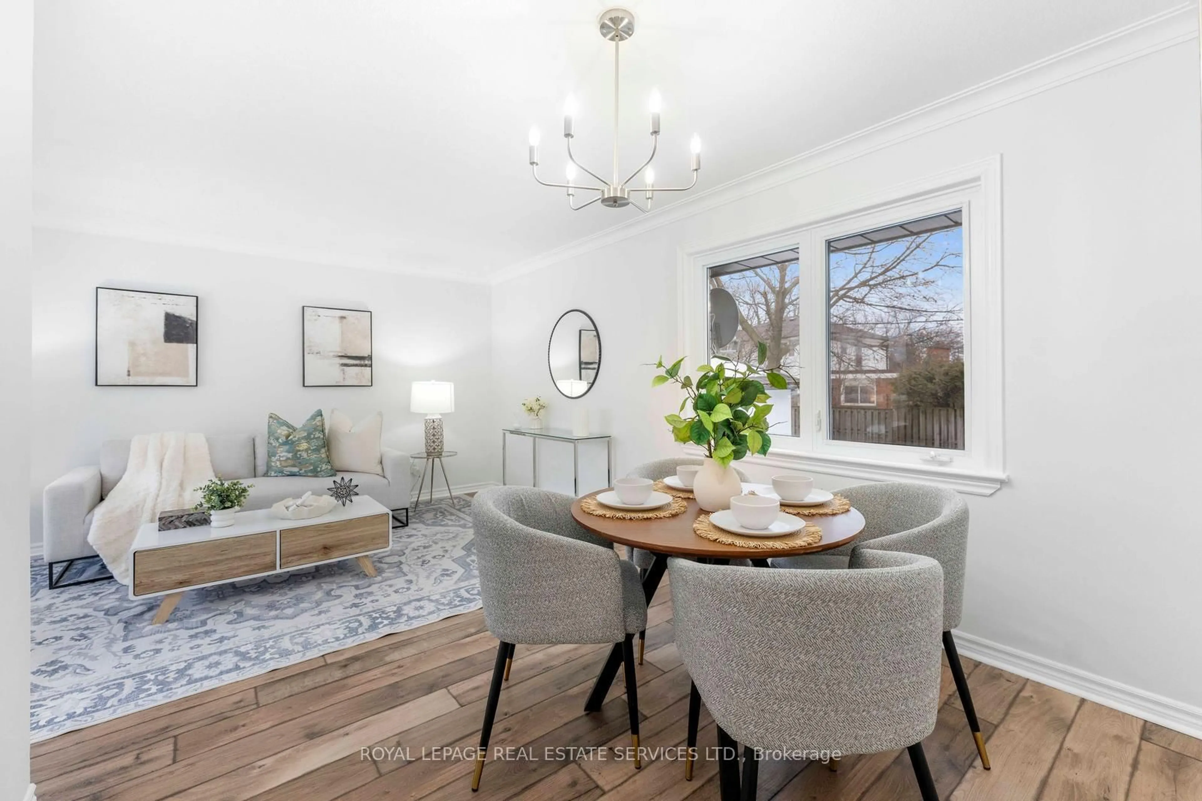 Dining room, wood/laminate floor for 518 Third Line, Oakville Ontario L6L 4A7