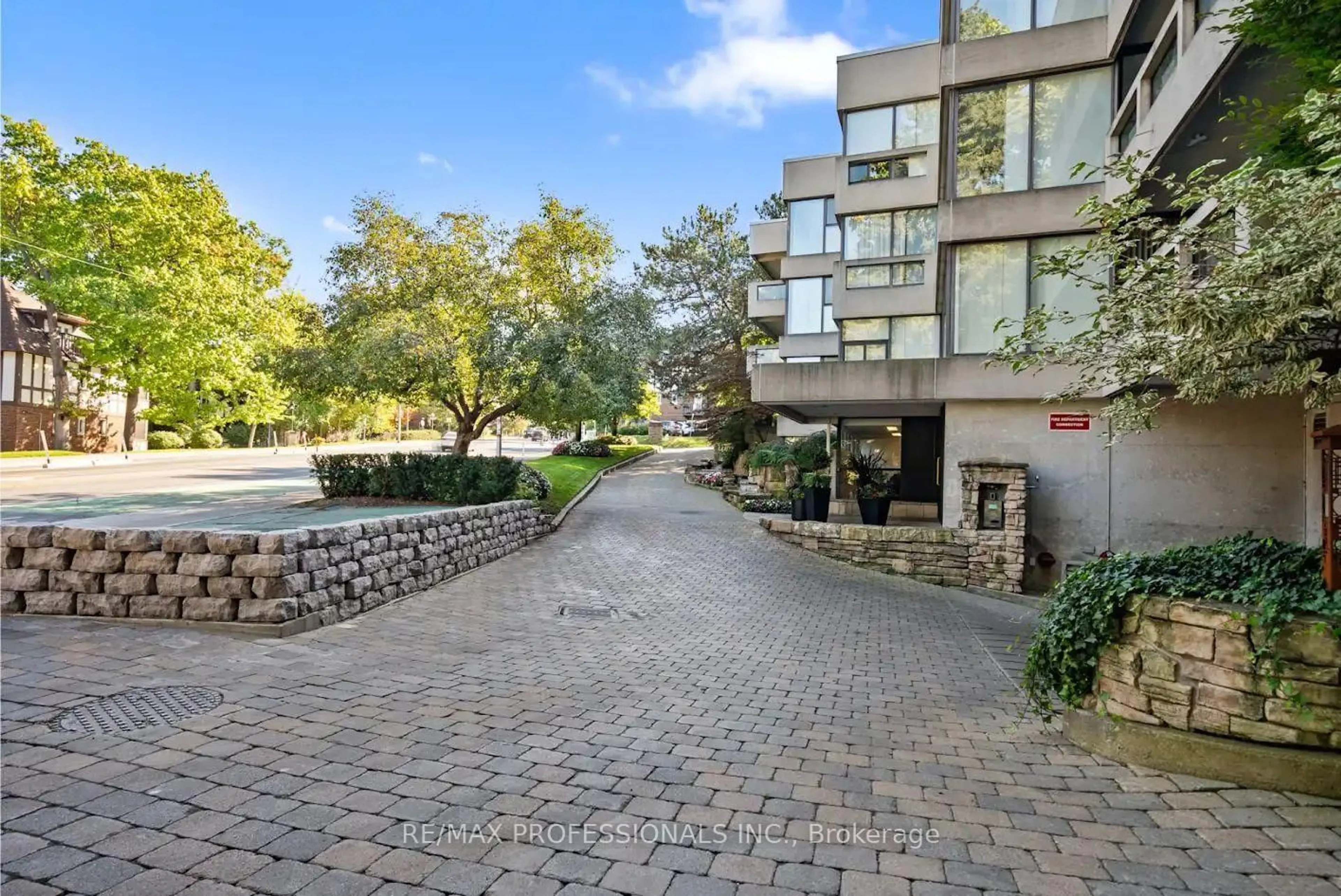 Patio, unknown for 2545 Bloor St #404, Toronto Ontario M6S 1S1