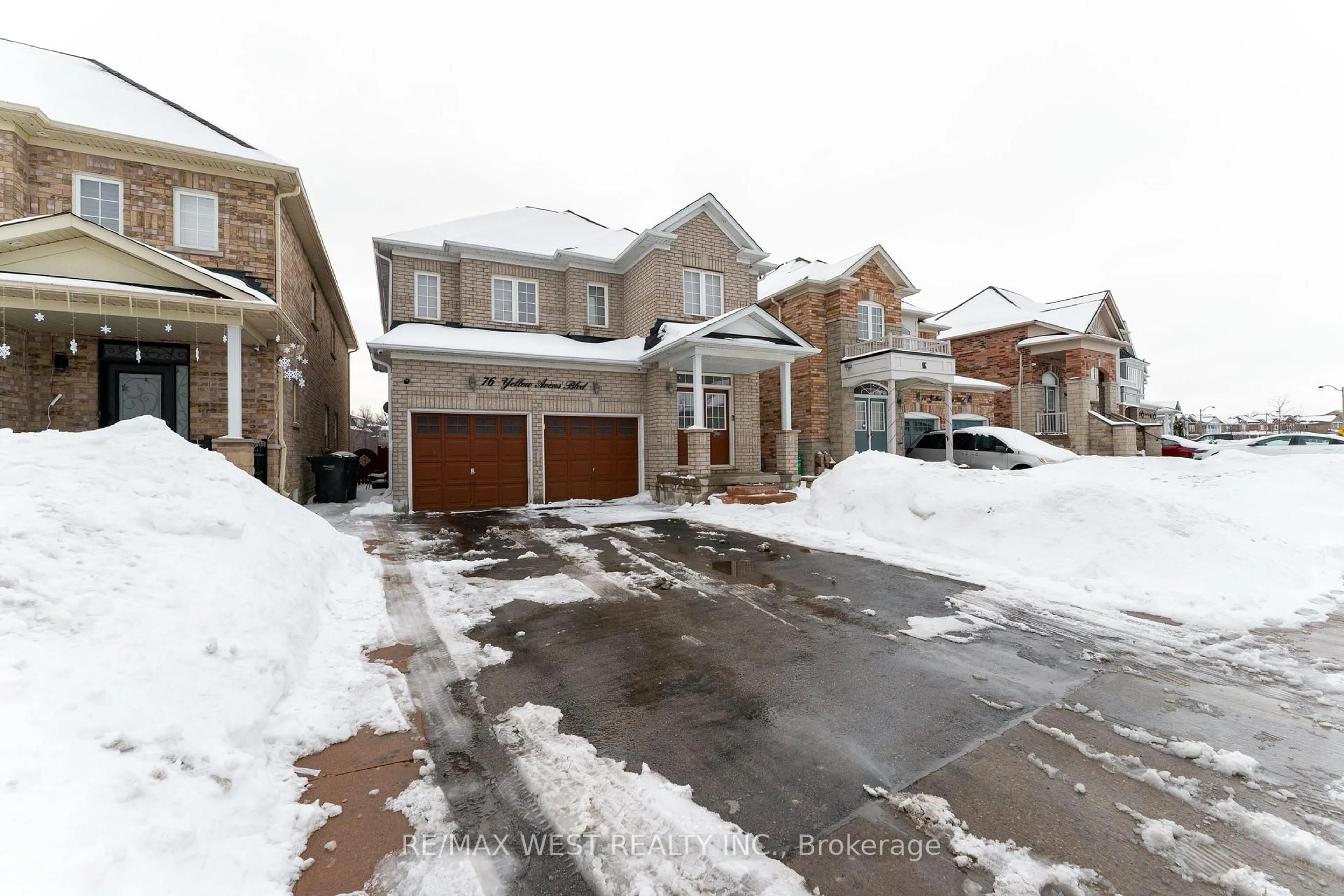 A pic from outside/outdoor area/front of a property/back of a property/a pic from drone, street for 76 Yellow Avens Blvd, Brampton Ontario L6R 0T3