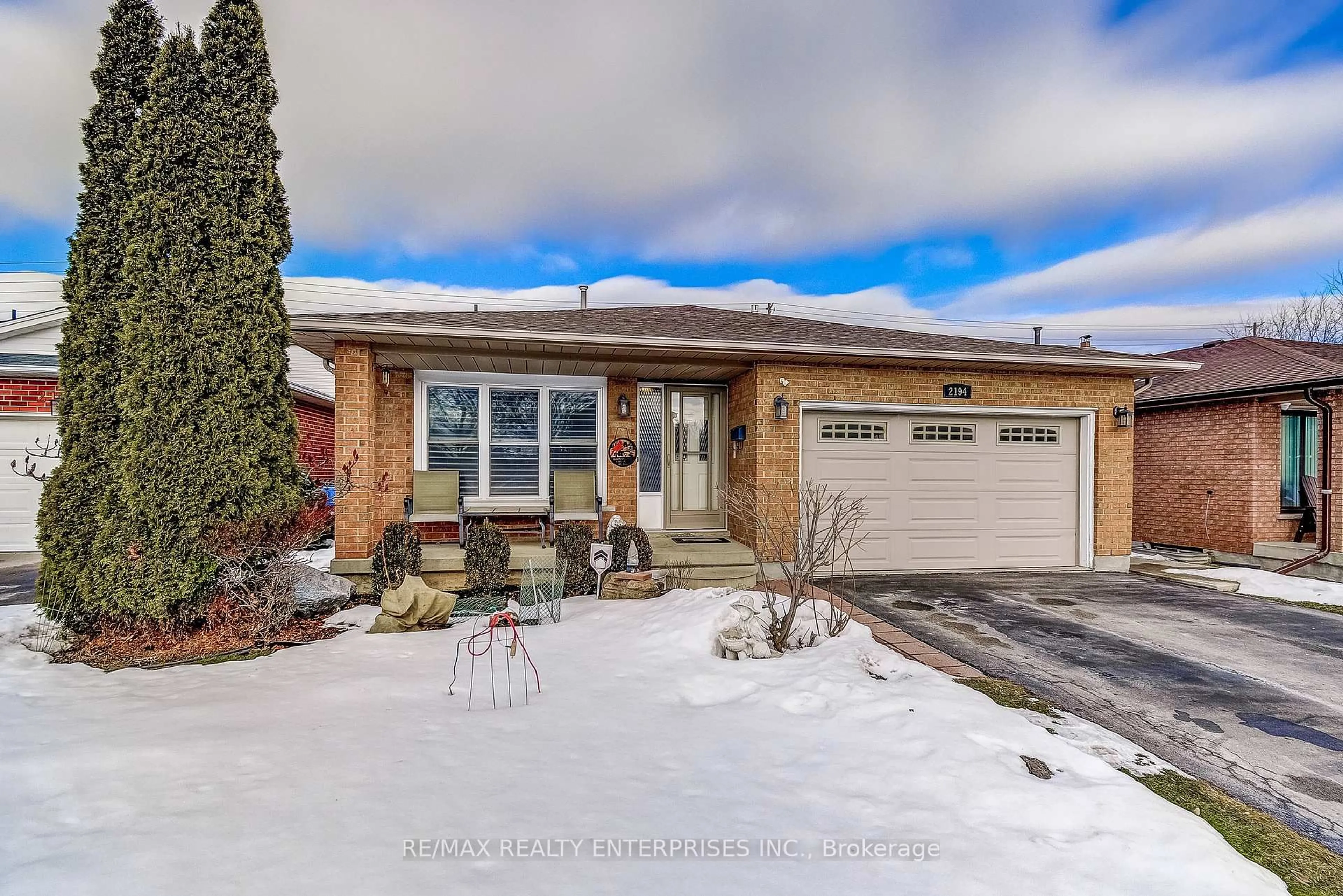 Home with brick exterior material, street for 2194 Donald Rd, Burlington Ontario L7M 3R9