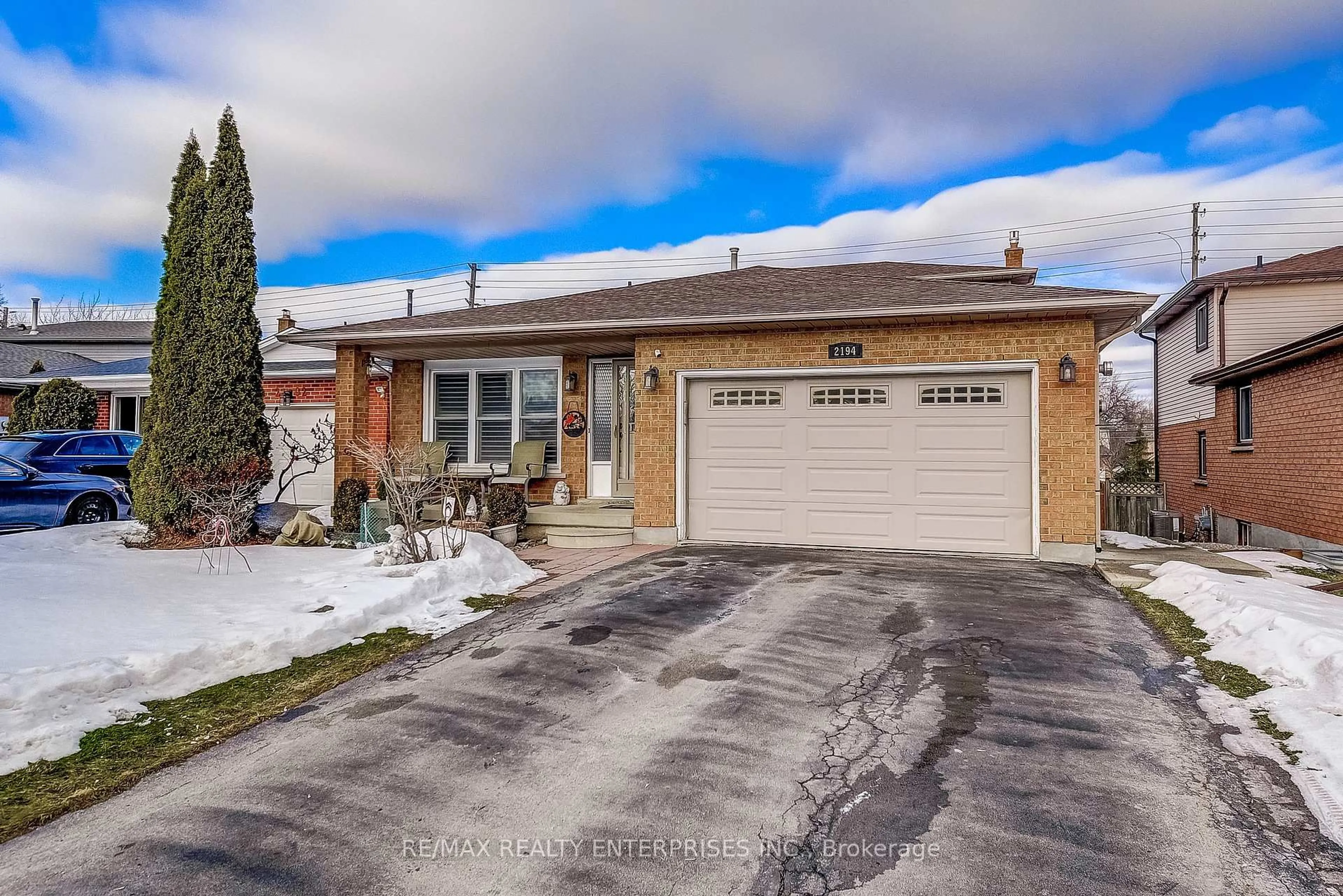 Home with brick exterior material, street for 2194 Donald Rd, Burlington Ontario L7M 3R9