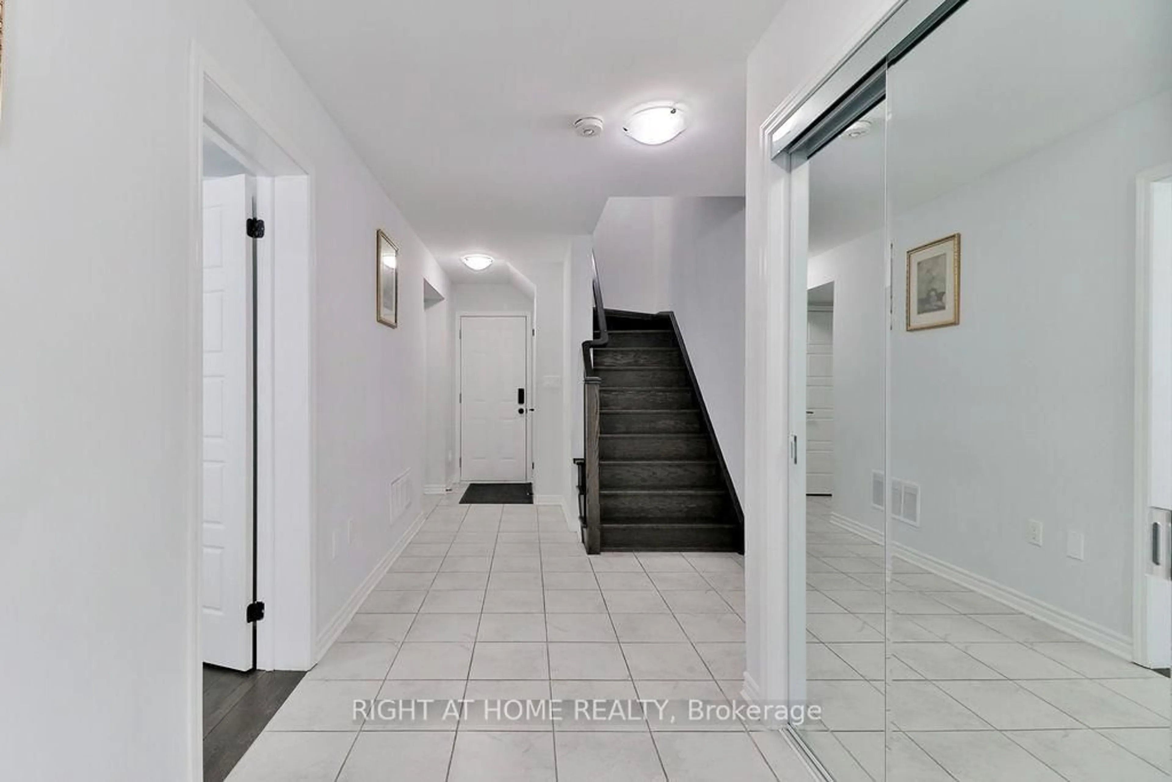 Indoor foyer for 1125 Leger Way #6, Milton Ontario L9E 1N7