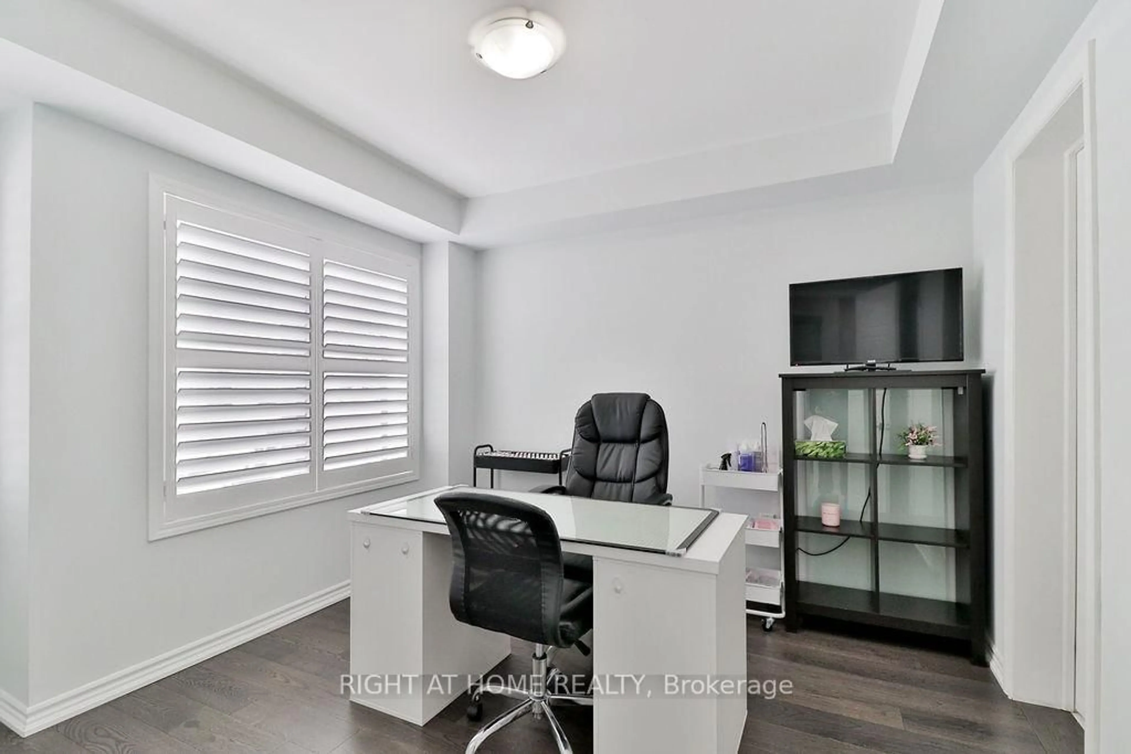 A pic of a room for 1125 Leger Way #6, Milton Ontario L9E 1N7