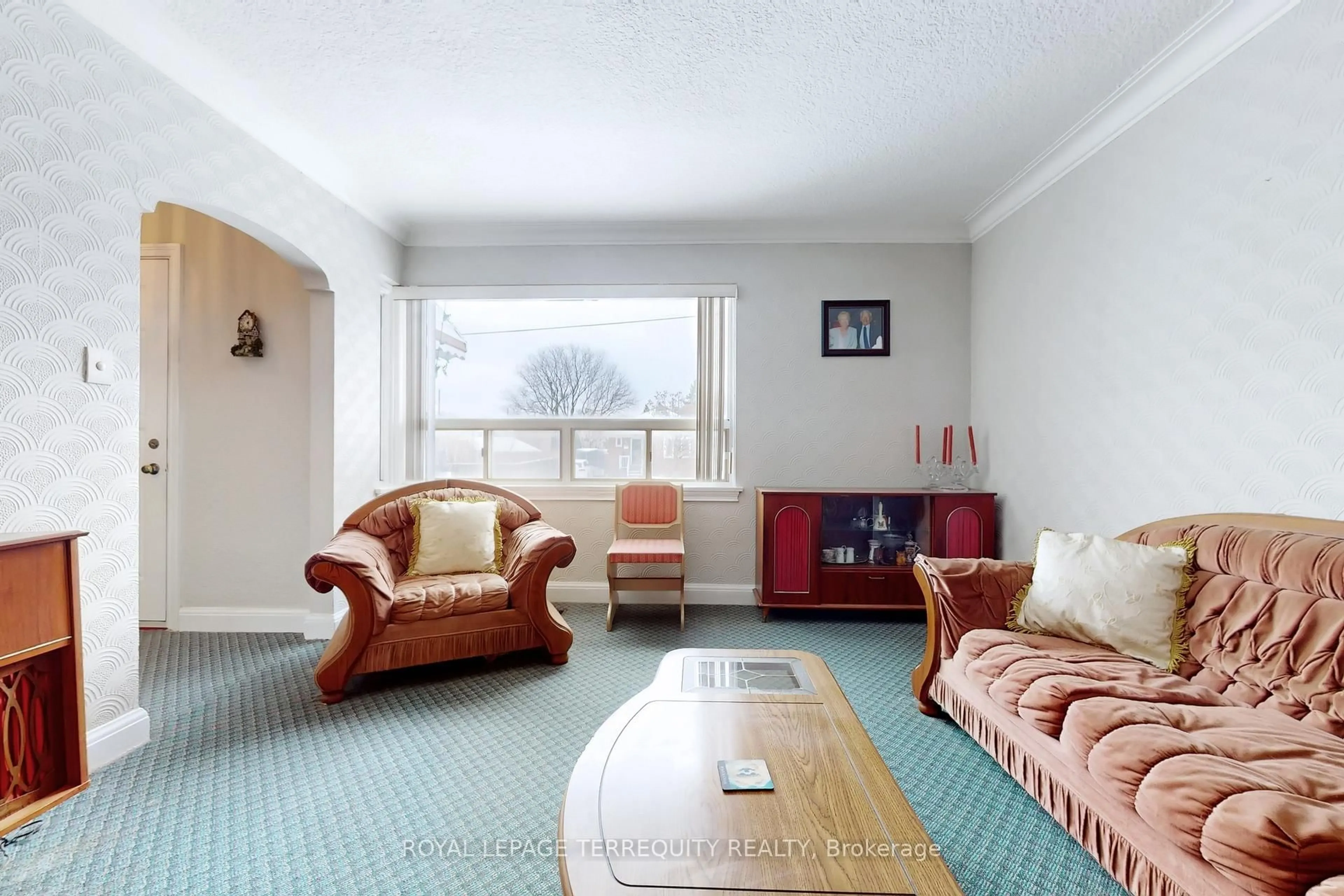 Living room with furniture, carpet floor for 39 Coules Crt, Toronto Ontario M8W 2N8