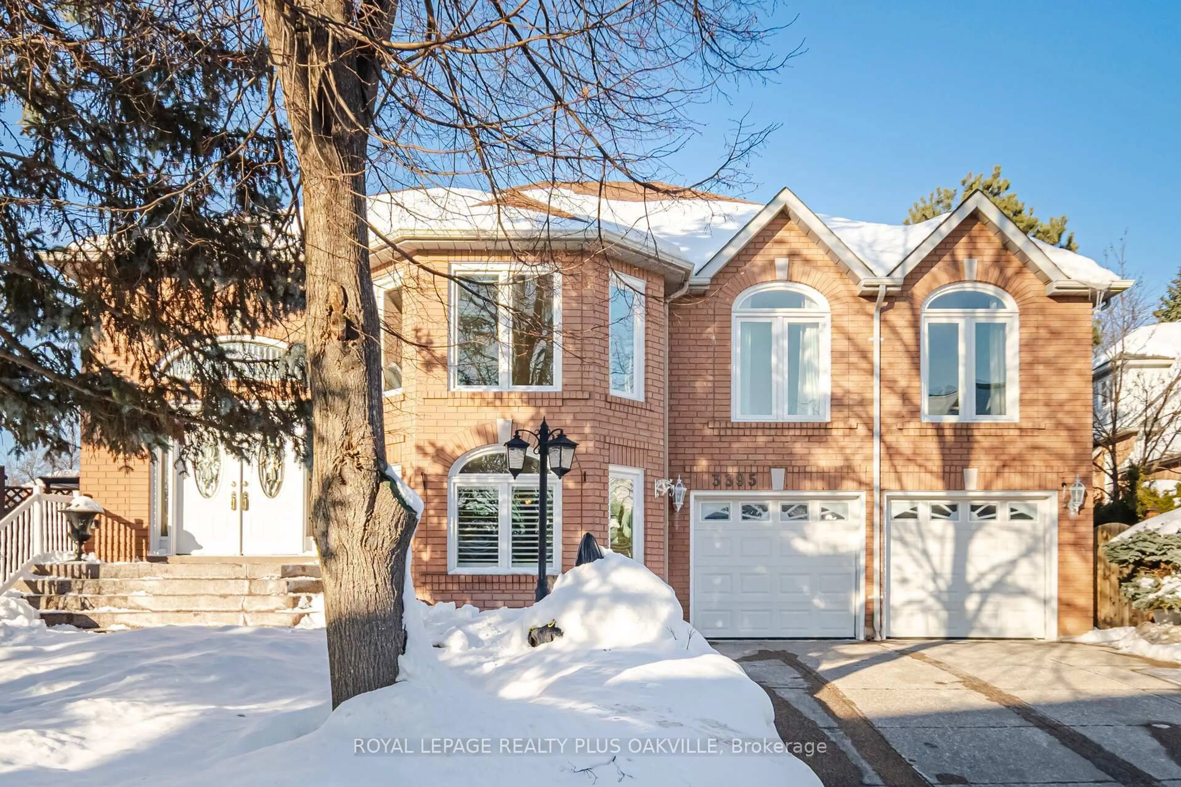 Home with brick exterior material, street for 3395 Trelawny Circ, Mississauga Ontario L5N 6N6
