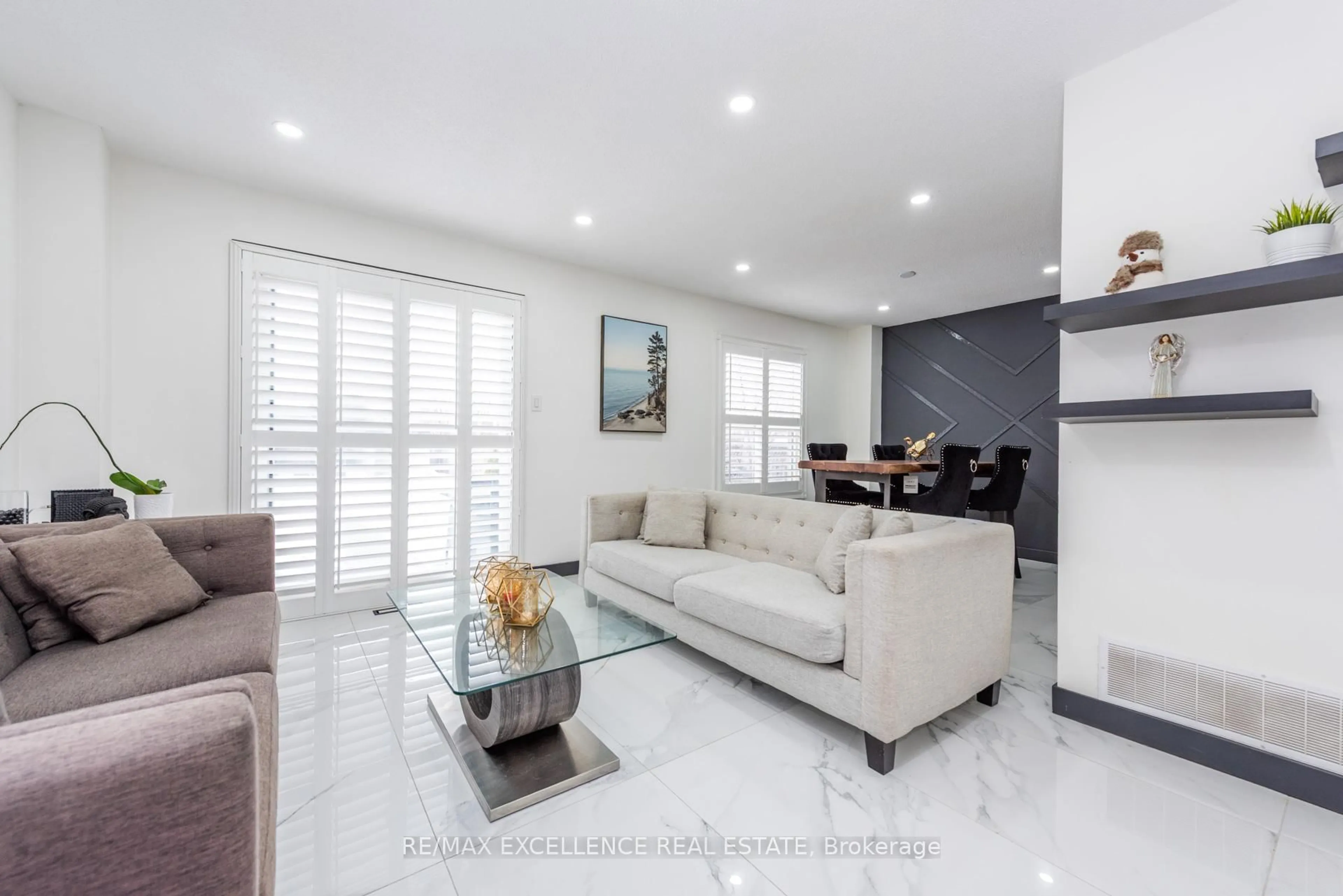 Living room with furniture, unknown for 60 Kesteven Cres, Brampton Ontario L6W 4E5