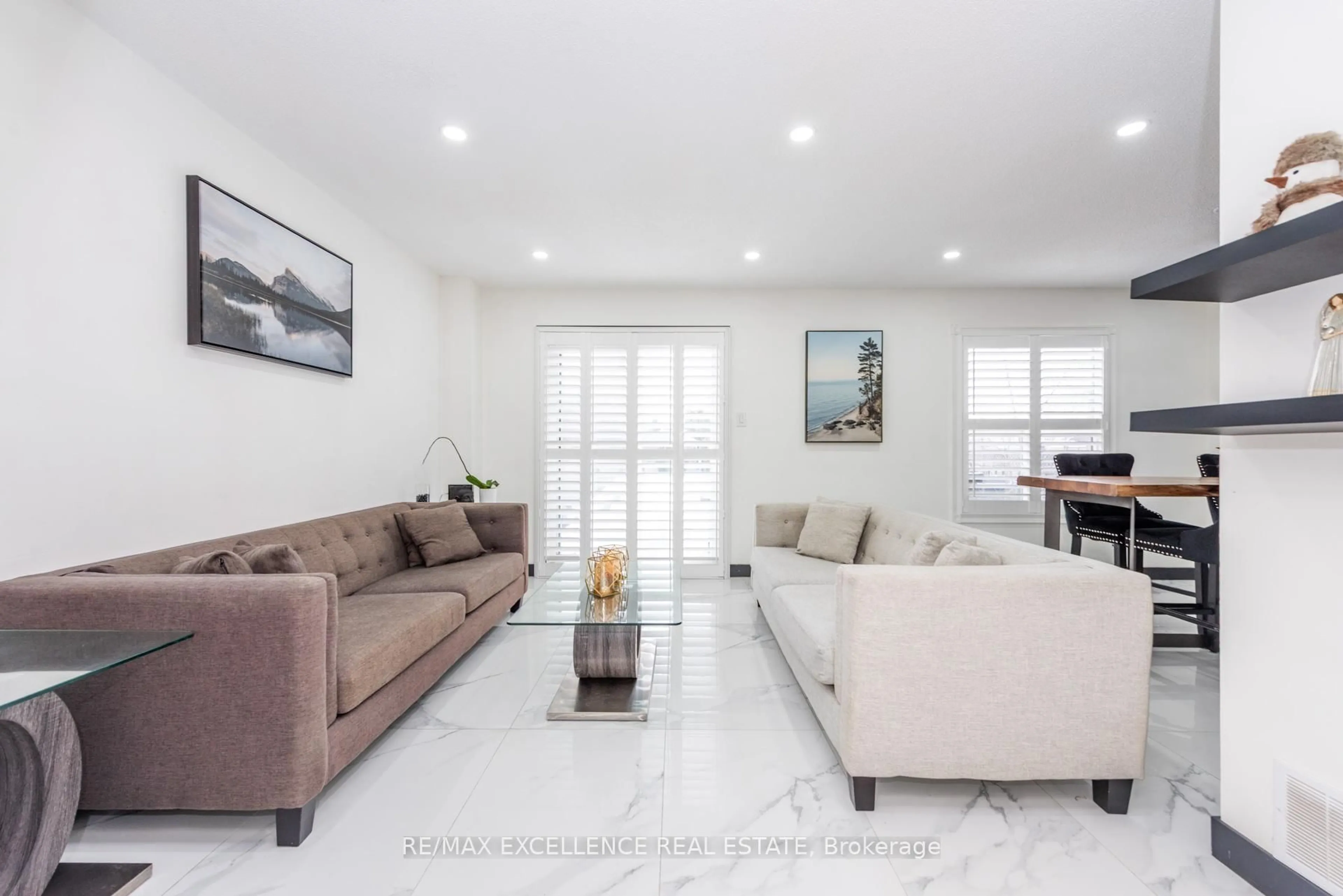 Living room with furniture, unknown for 60 Kesteven Cres, Brampton Ontario L6W 4E5