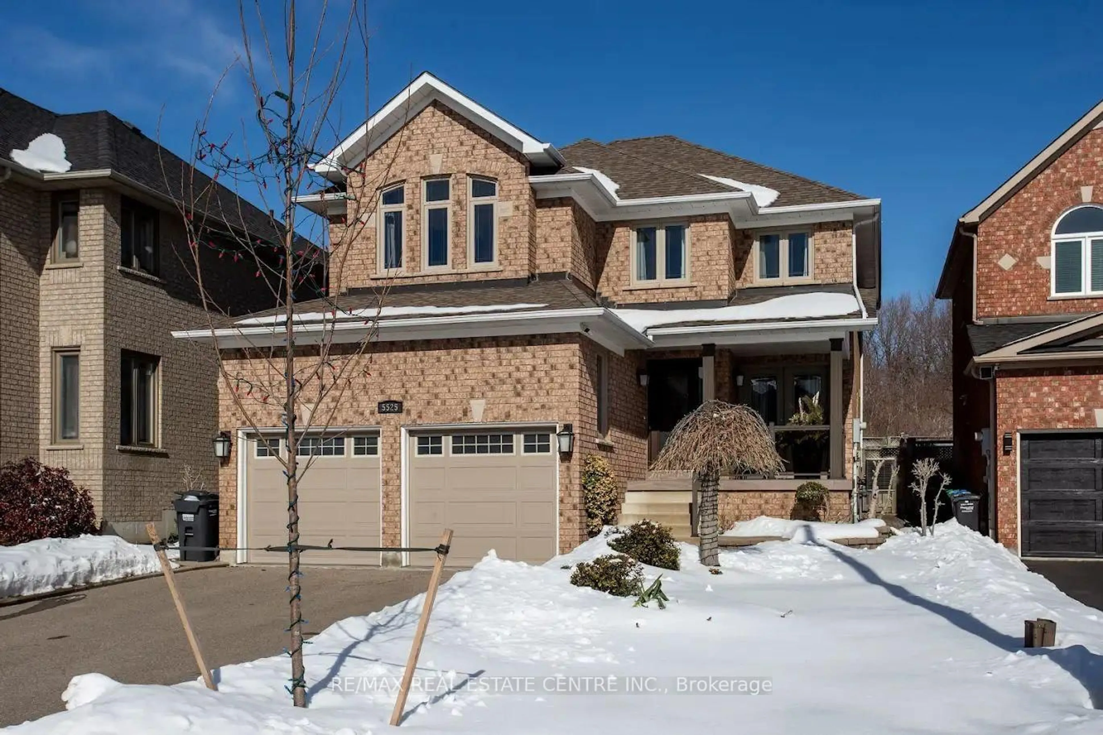 Home with brick exterior material, street for 5525 Middleport Cres, Mississauga Ontario L4Z 3S5