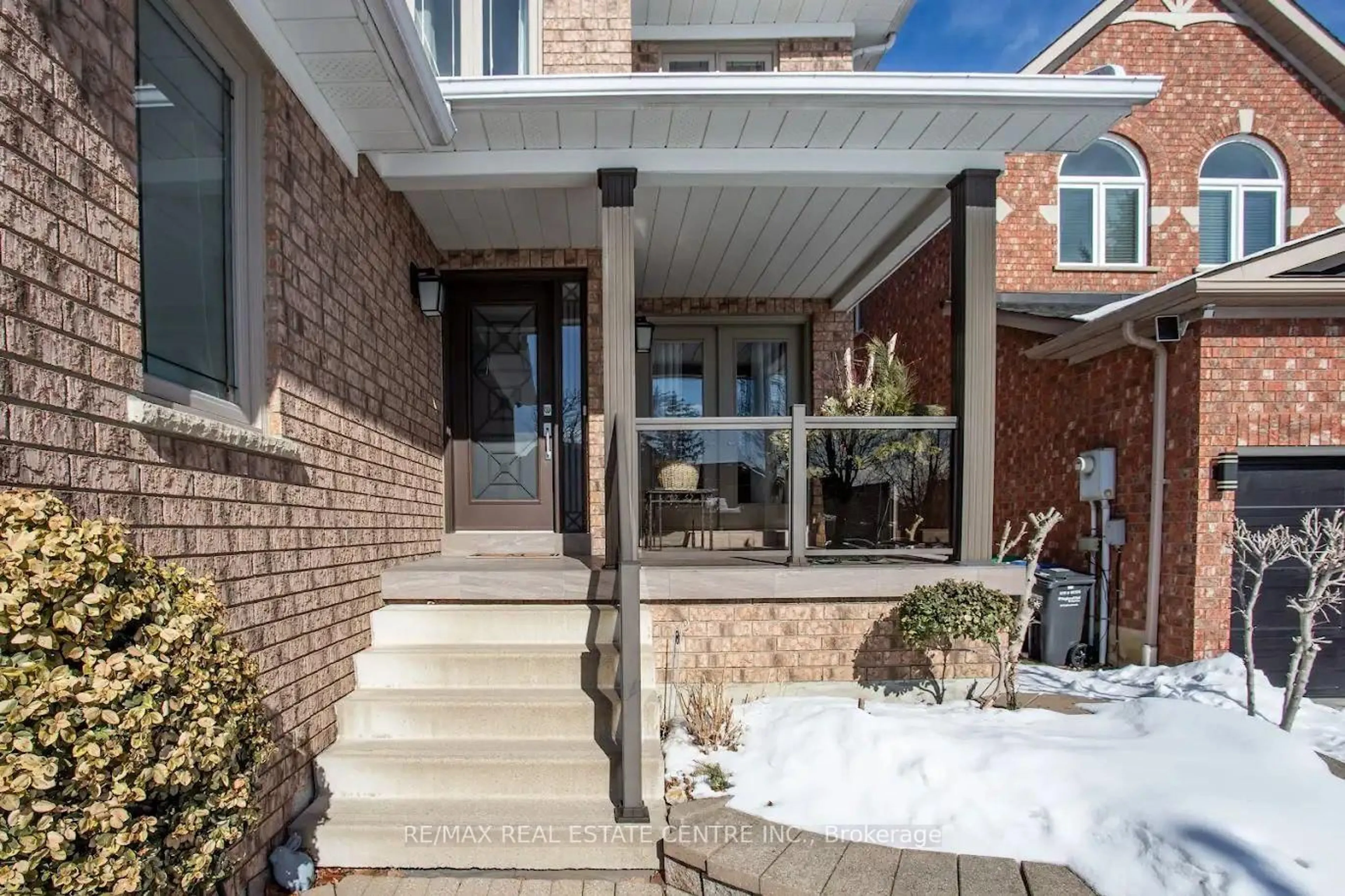 Home with brick exterior material, street for 5525 Middleport Cres, Mississauga Ontario L4Z 3S5