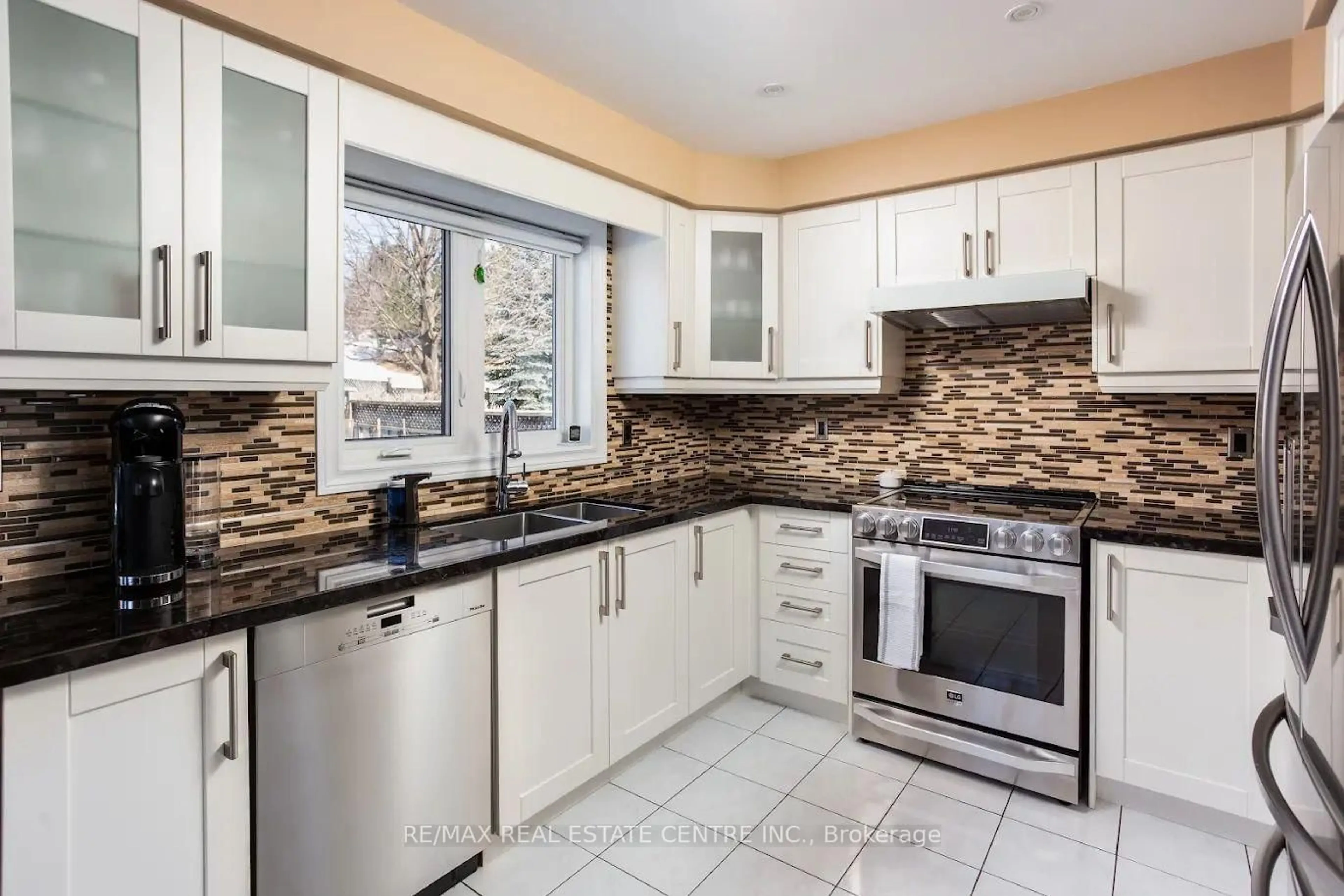 Unknown for 5525 Middleport Cres, Mississauga Ontario L4Z 3S5