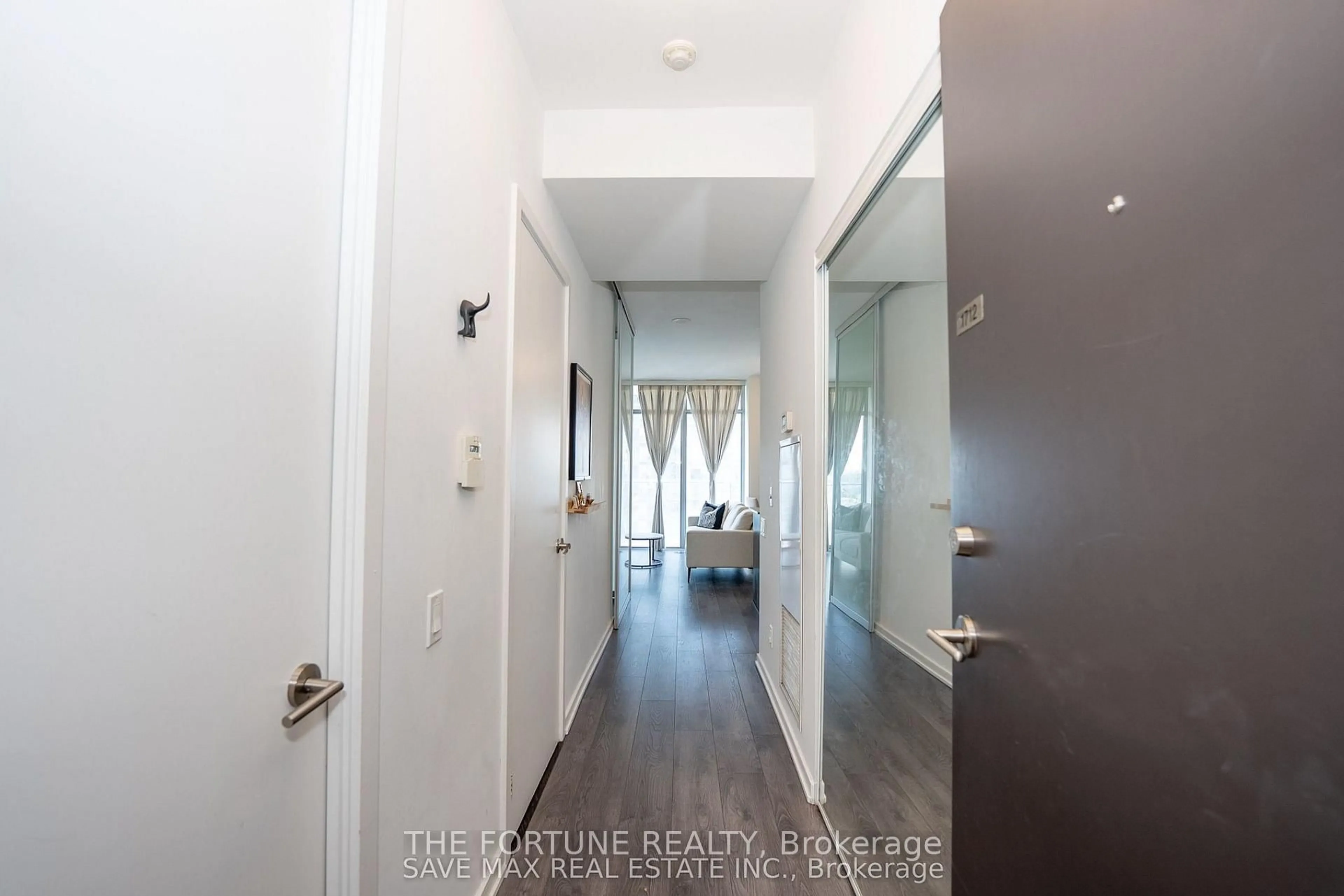 Indoor entryway for 103 The Queensway #1712, Toronto Ontario M6S 5B3