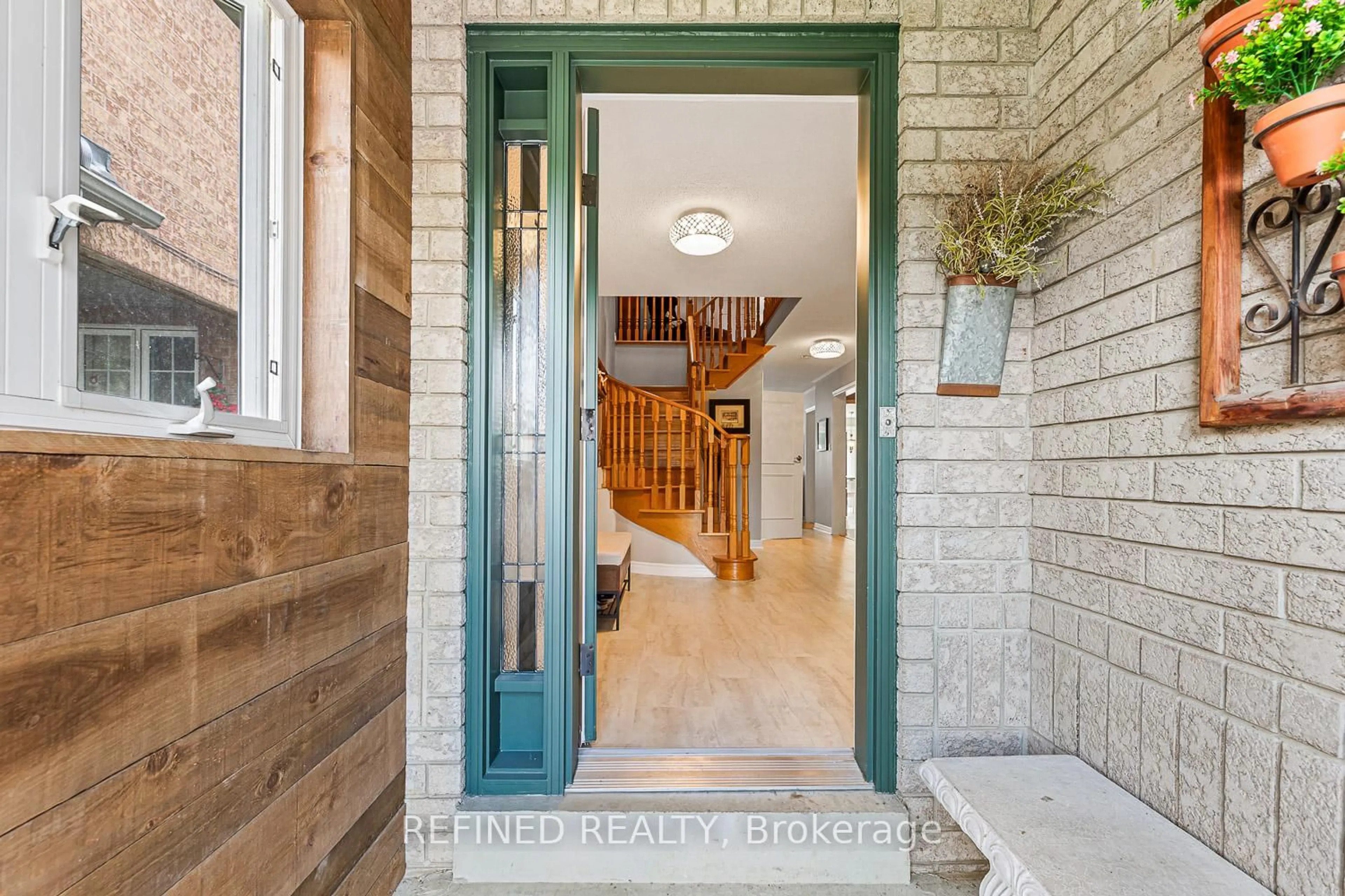 Indoor entryway for 89 Harvest Moon Dr, Caledon Ontario L7E 2K8