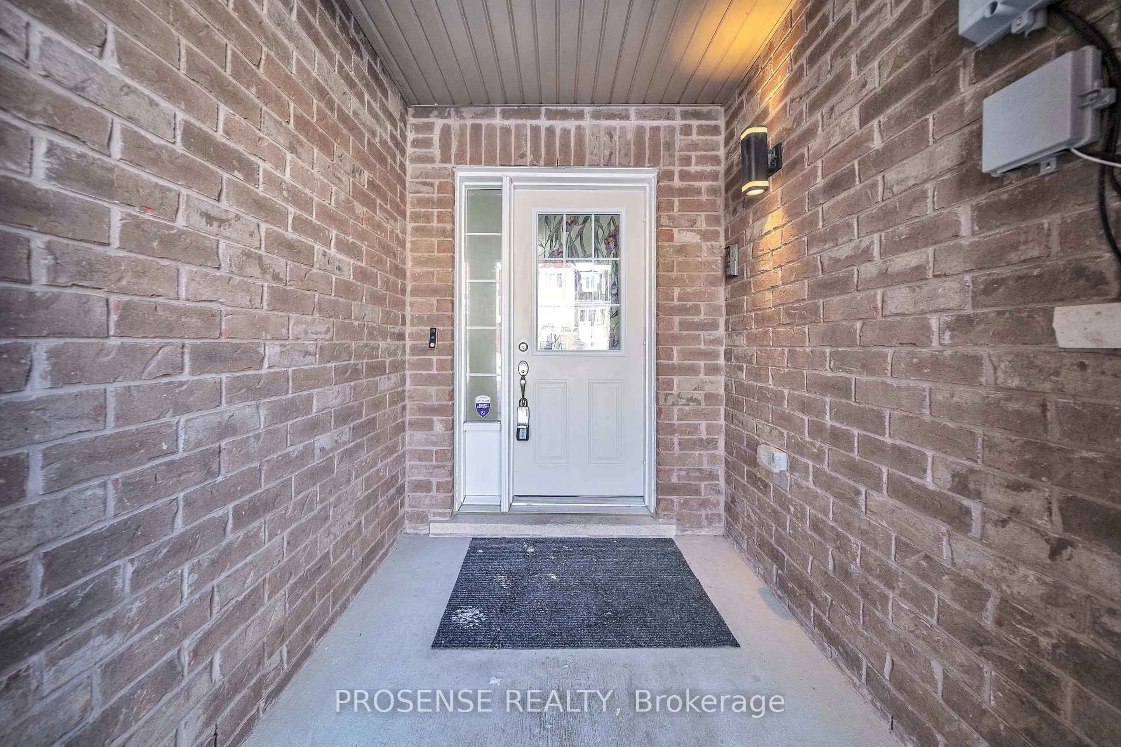 Indoor entryway for 28 Mercedes Rd, Brampton Ontario L7A 0Z2