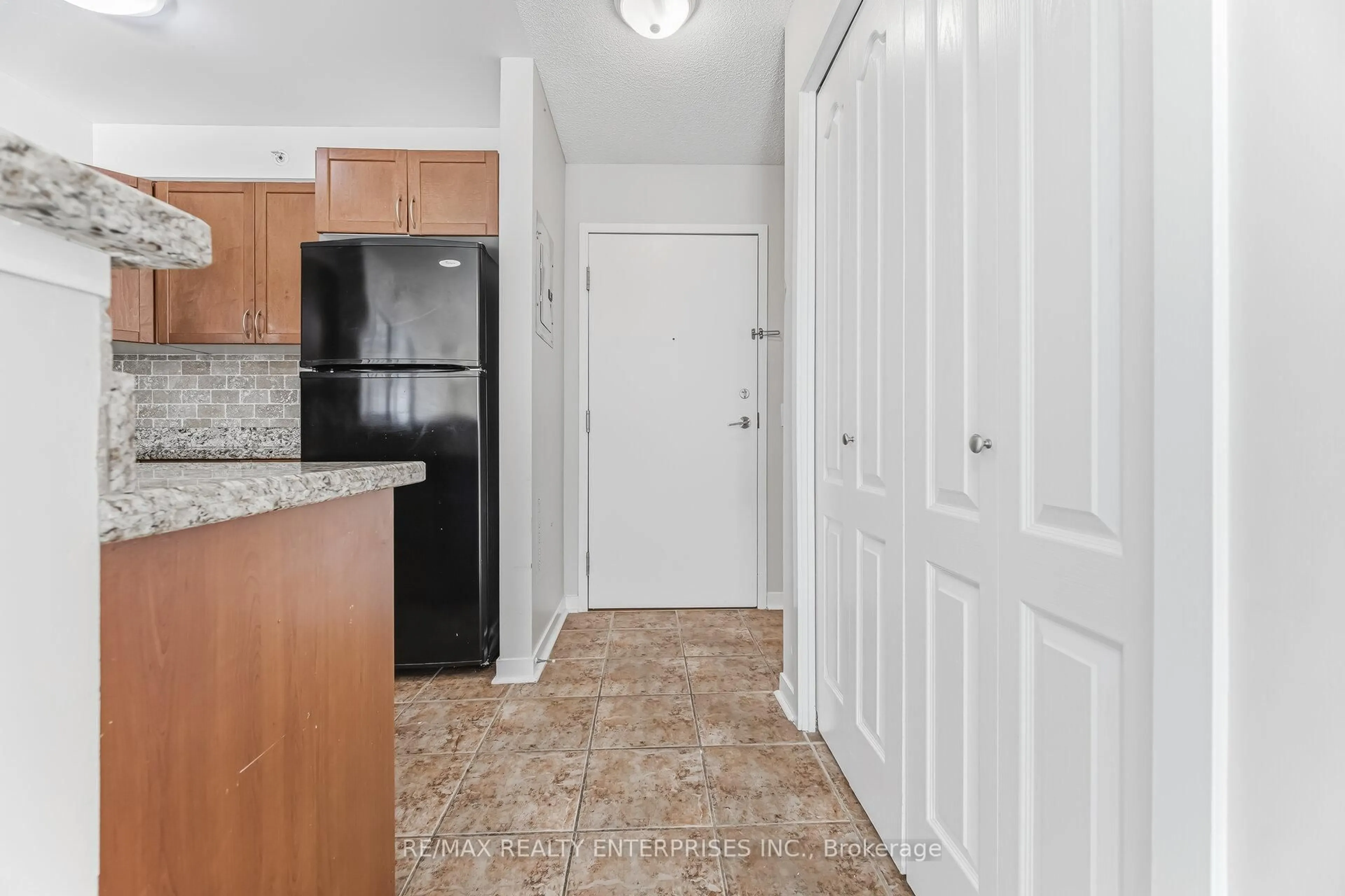 Unknown for 8 Dayspring Circ #1420, Brampton Ontario L6P 2Z7