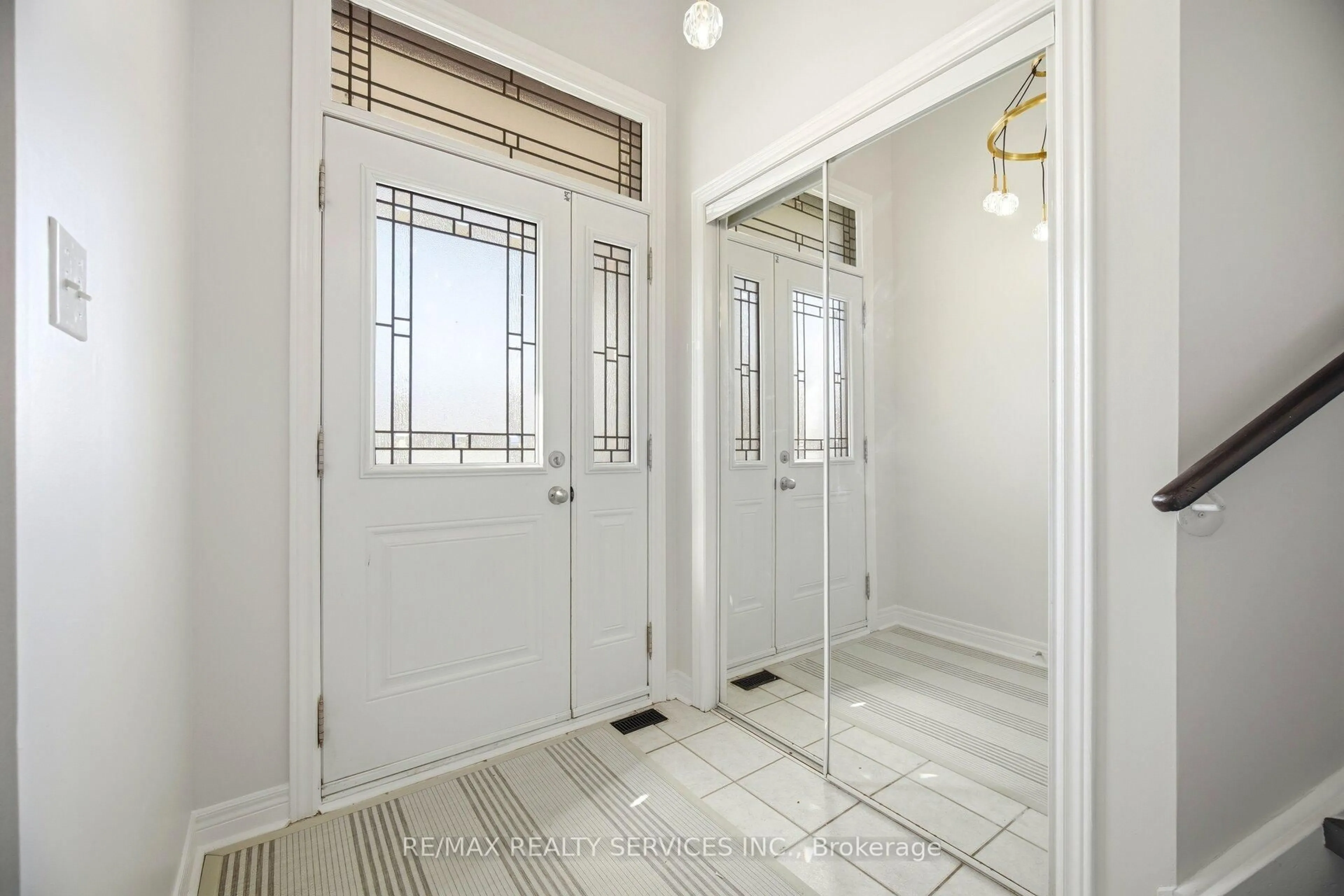 Indoor entryway for 23 Wandering Trail Dr, Brampton Ontario L7A 1T5