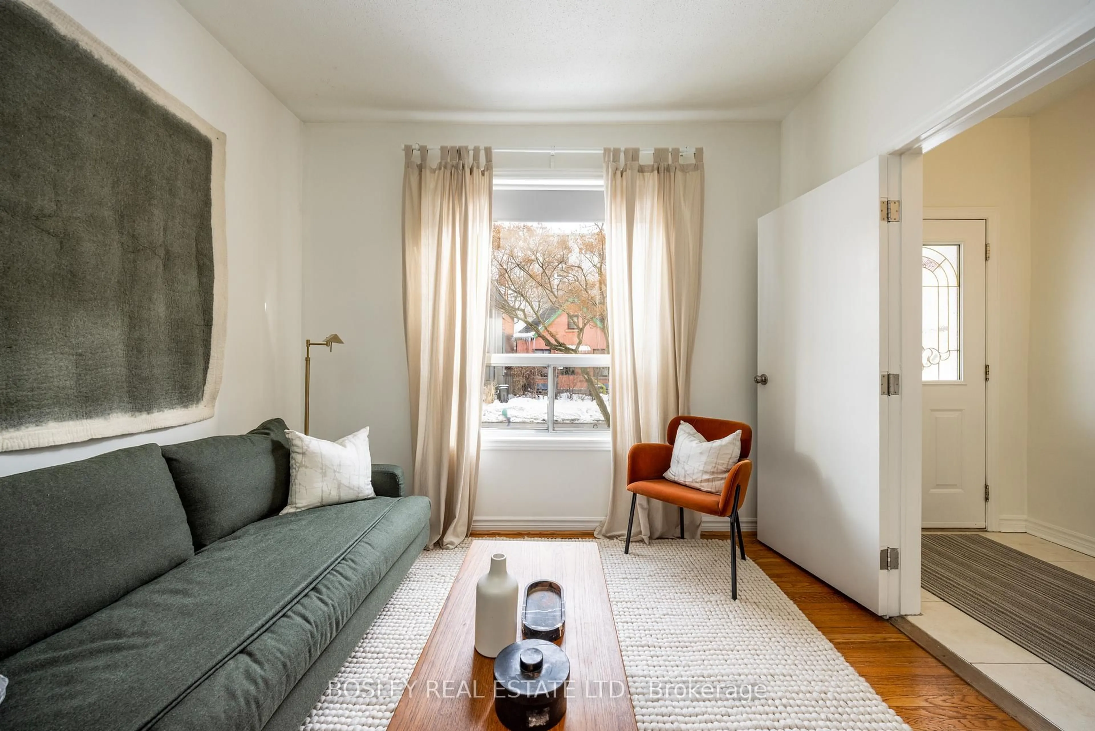 Living room with furniture, unknown for 54 Lansdowne Ave, Toronto Ontario M6K 2V8