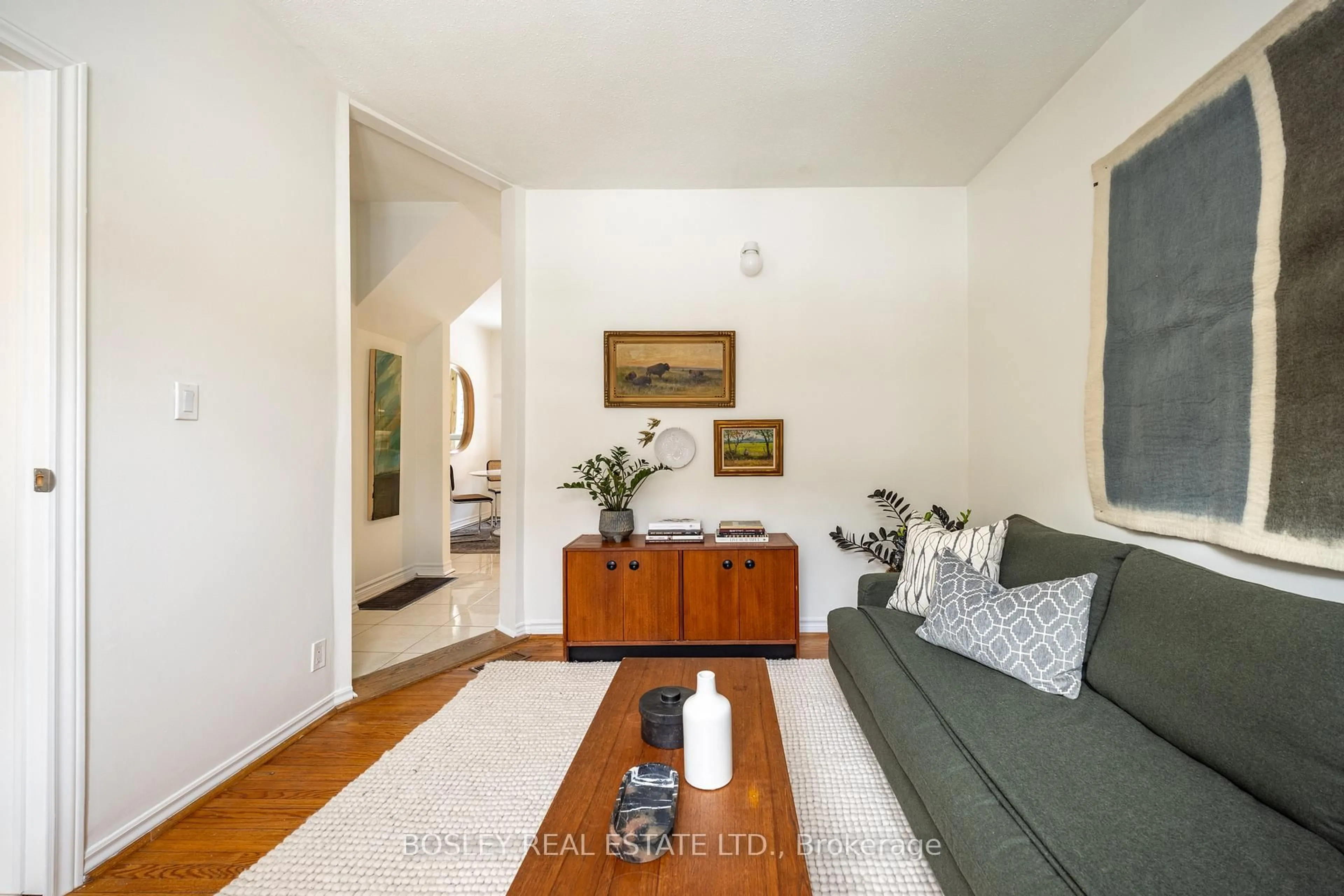 Living room with furniture, unknown for 54 Lansdowne Ave, Toronto Ontario M6K 2V8