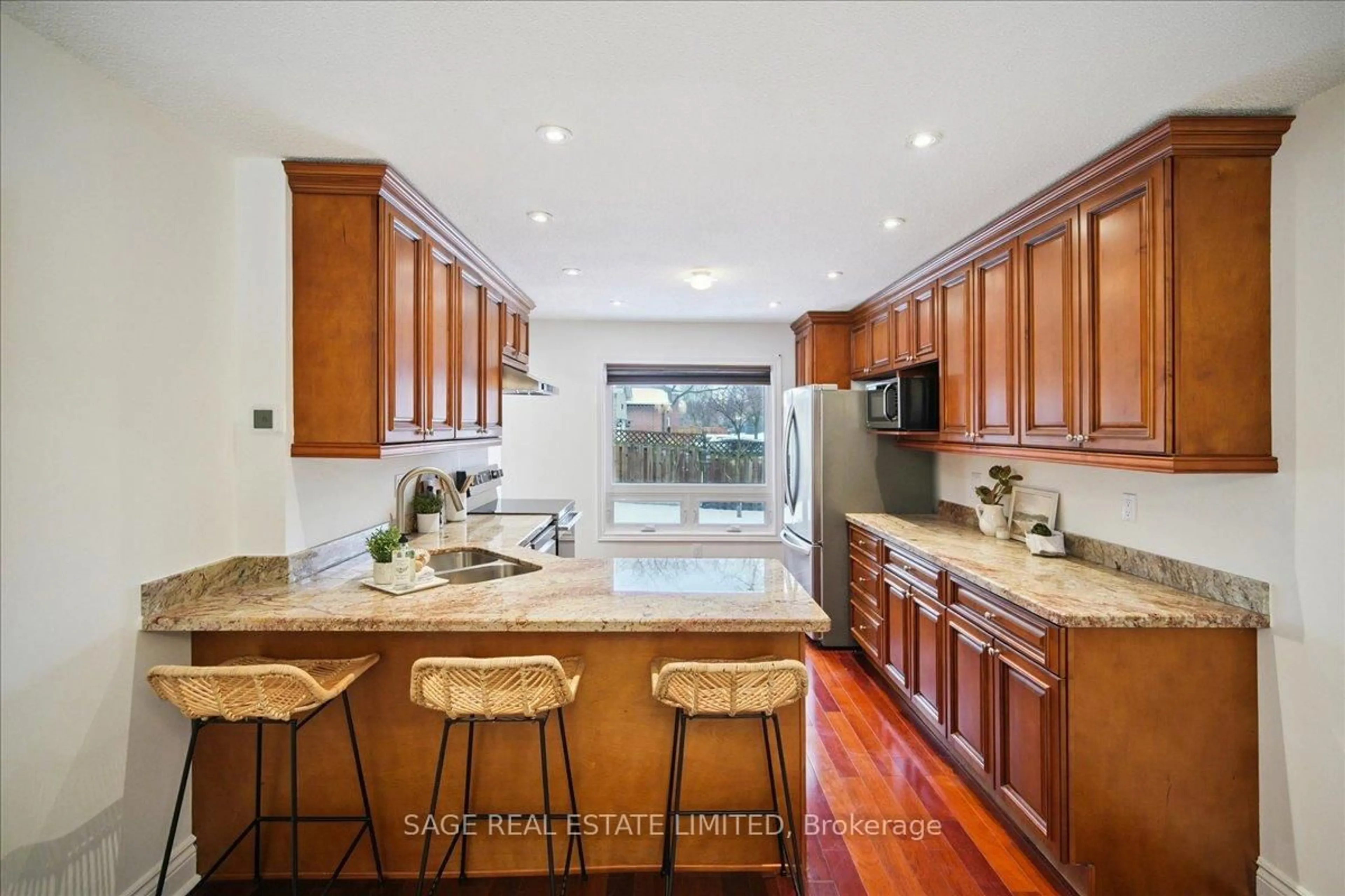 Open concept kitchen, ceramic/tile floor for 3036 Swansea Dr, Oakville Ontario L6L 6H9