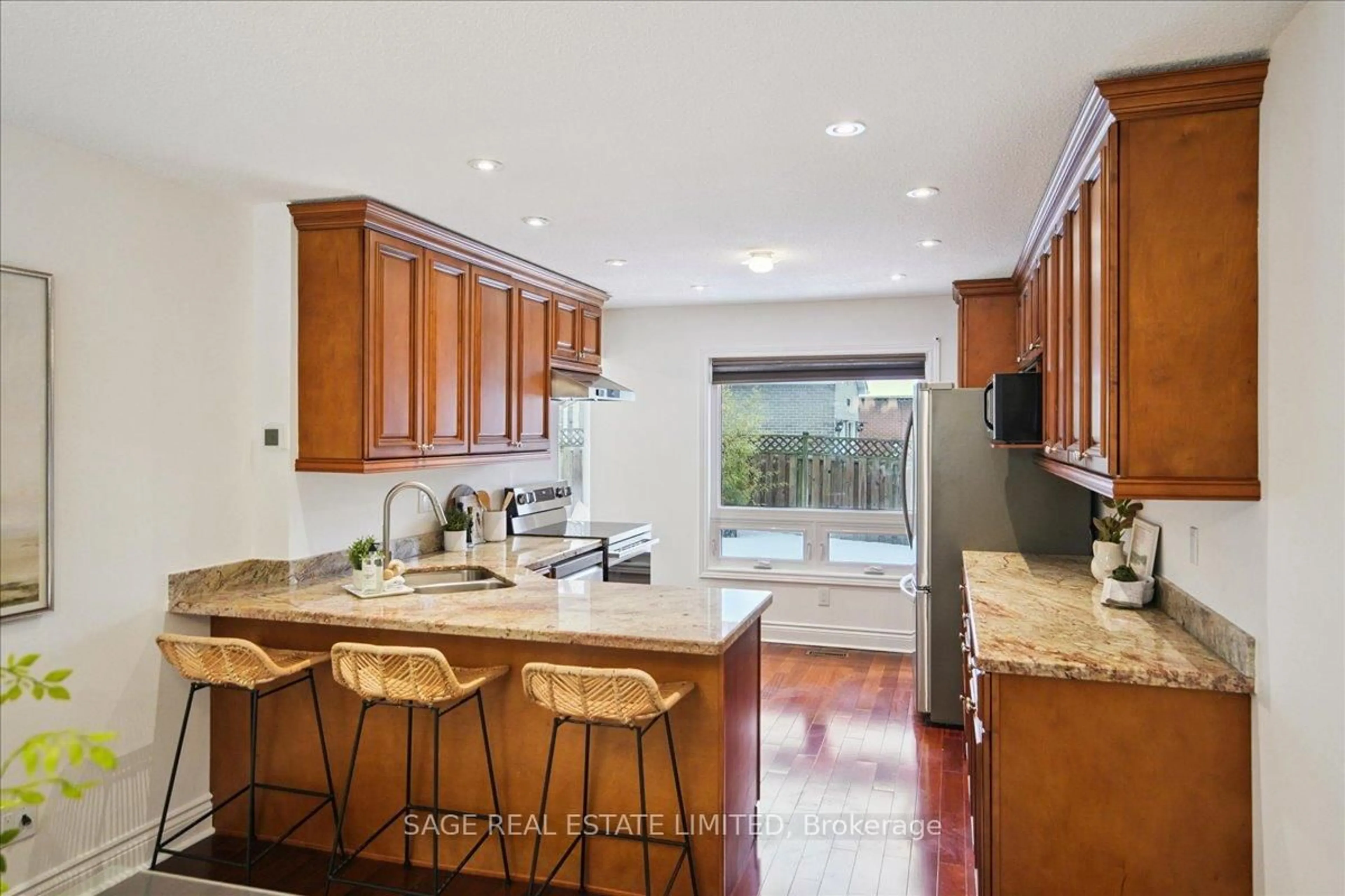 Open concept kitchen, ceramic/tile floor for 3036 Swansea Dr, Oakville Ontario L6L 6H9