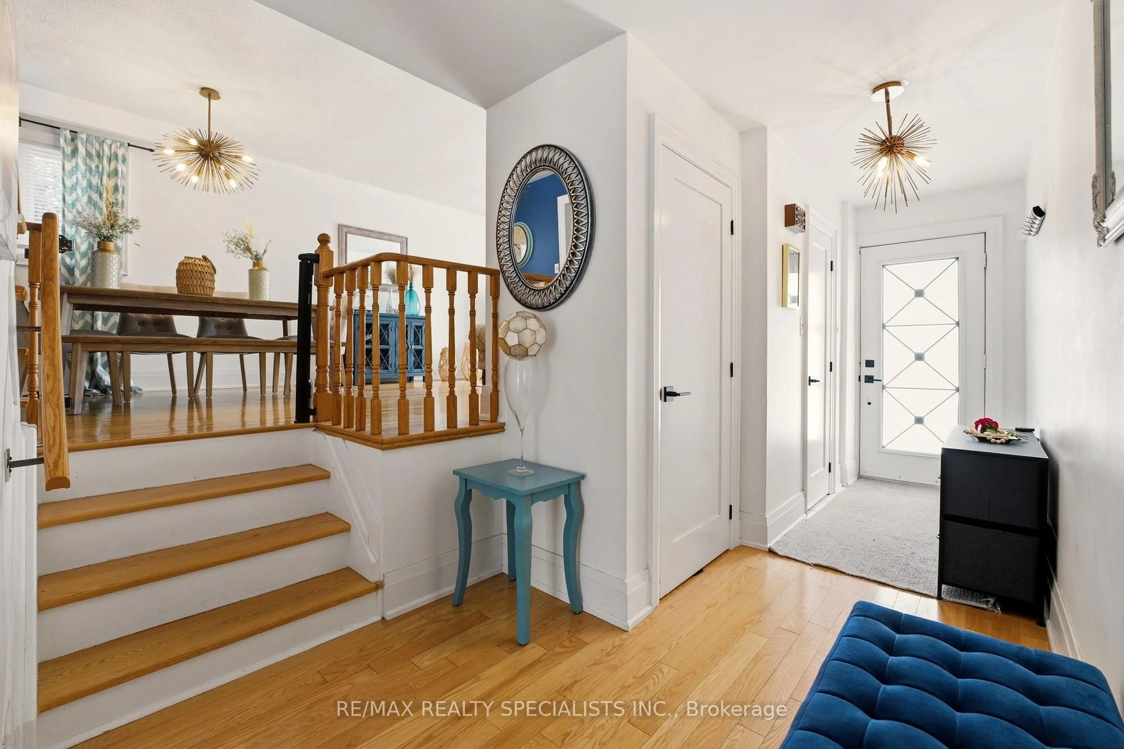 Indoor entryway for 377 Karen Park Cres, Mississauga Ontario L5A 3C8