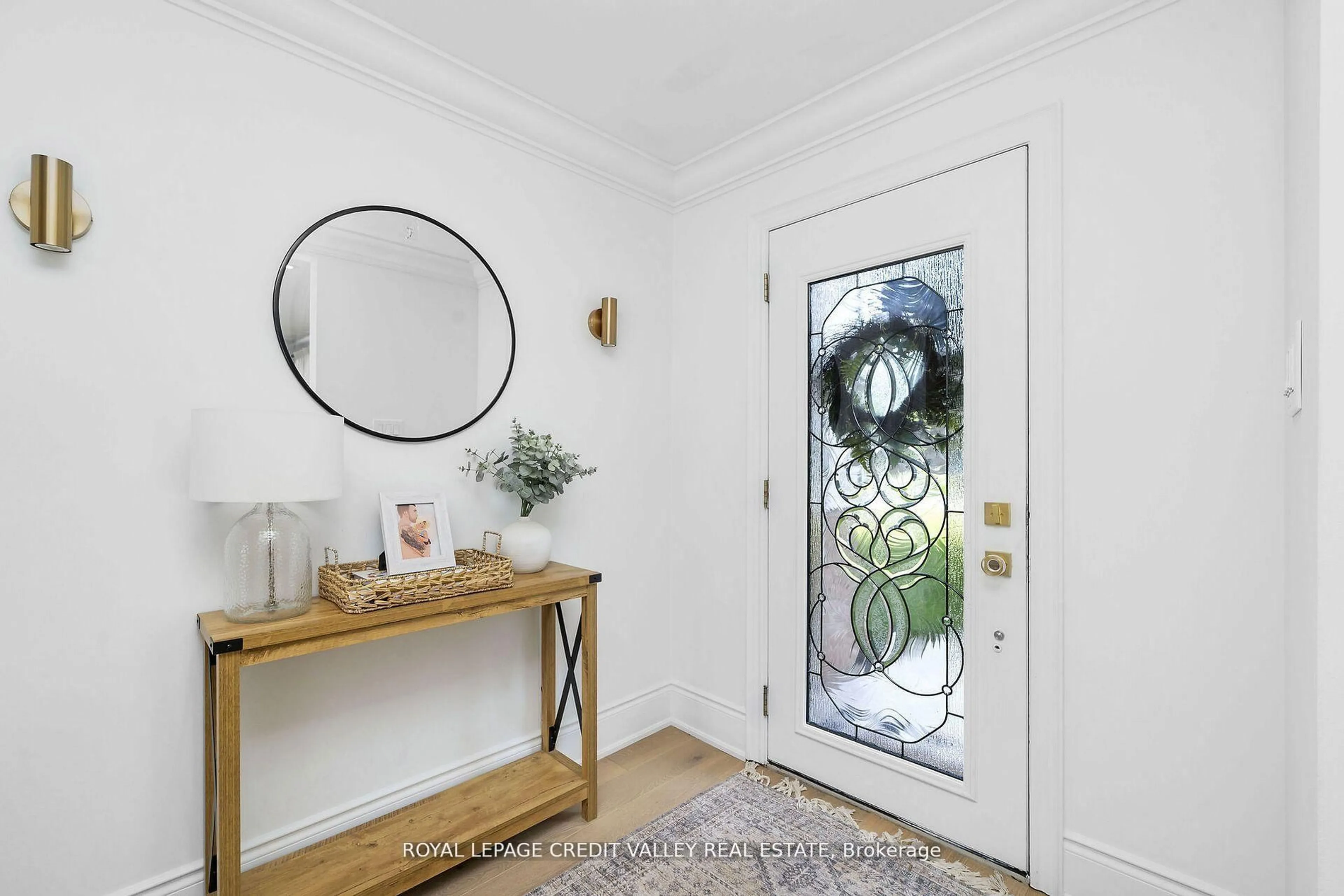 Indoor entryway for 47 Larry St, Caledon Ontario L7C 1K8