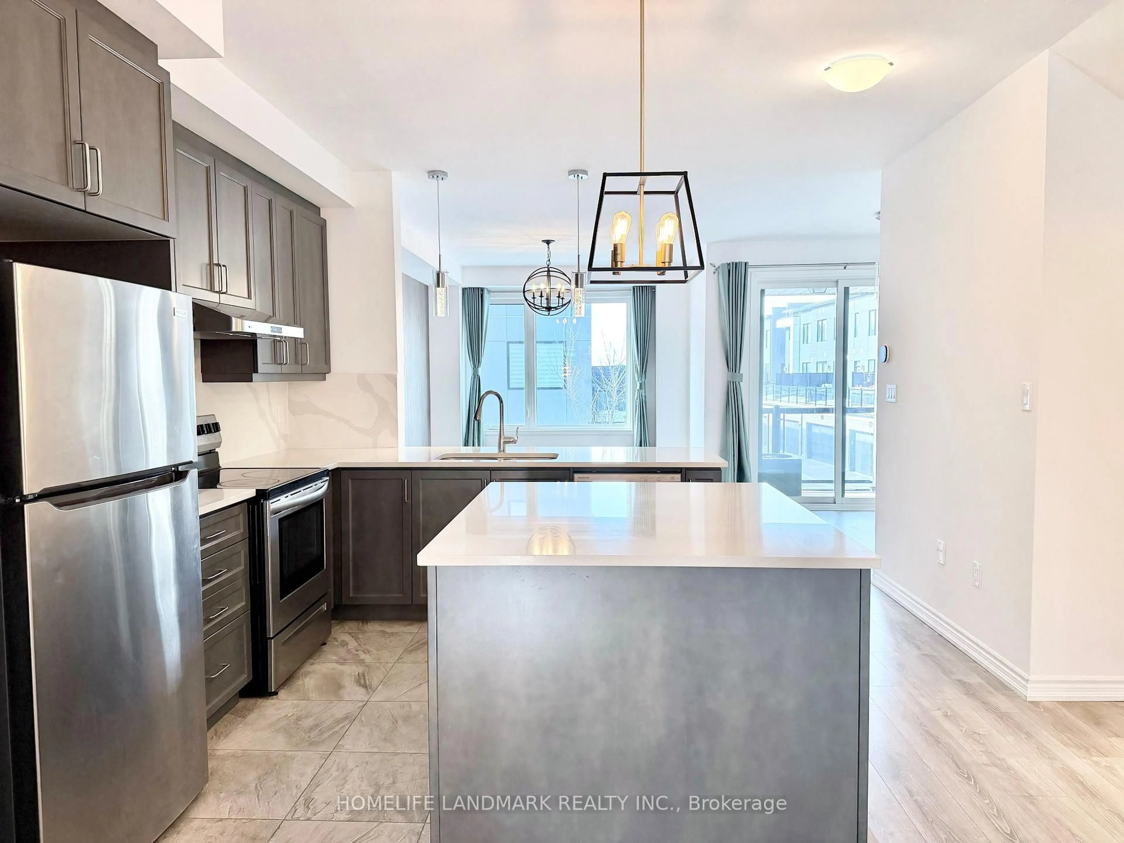 Open concept kitchen, unknown for 92 Huguenot Rd #5, Oakville Ontario L6H 0X4