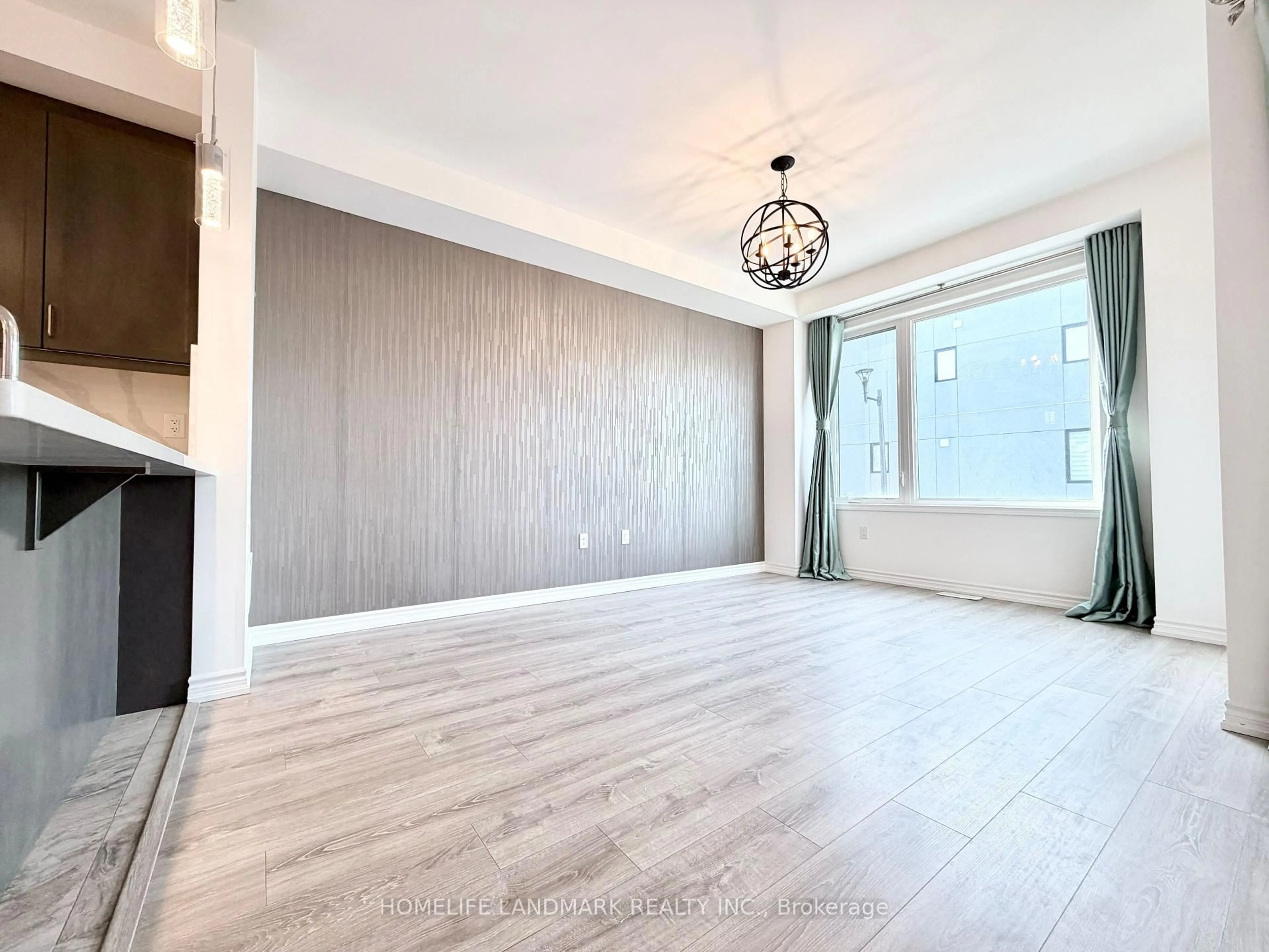 A pic of a room for 92 Huguenot Rd #5, Oakville Ontario L6H 0X4