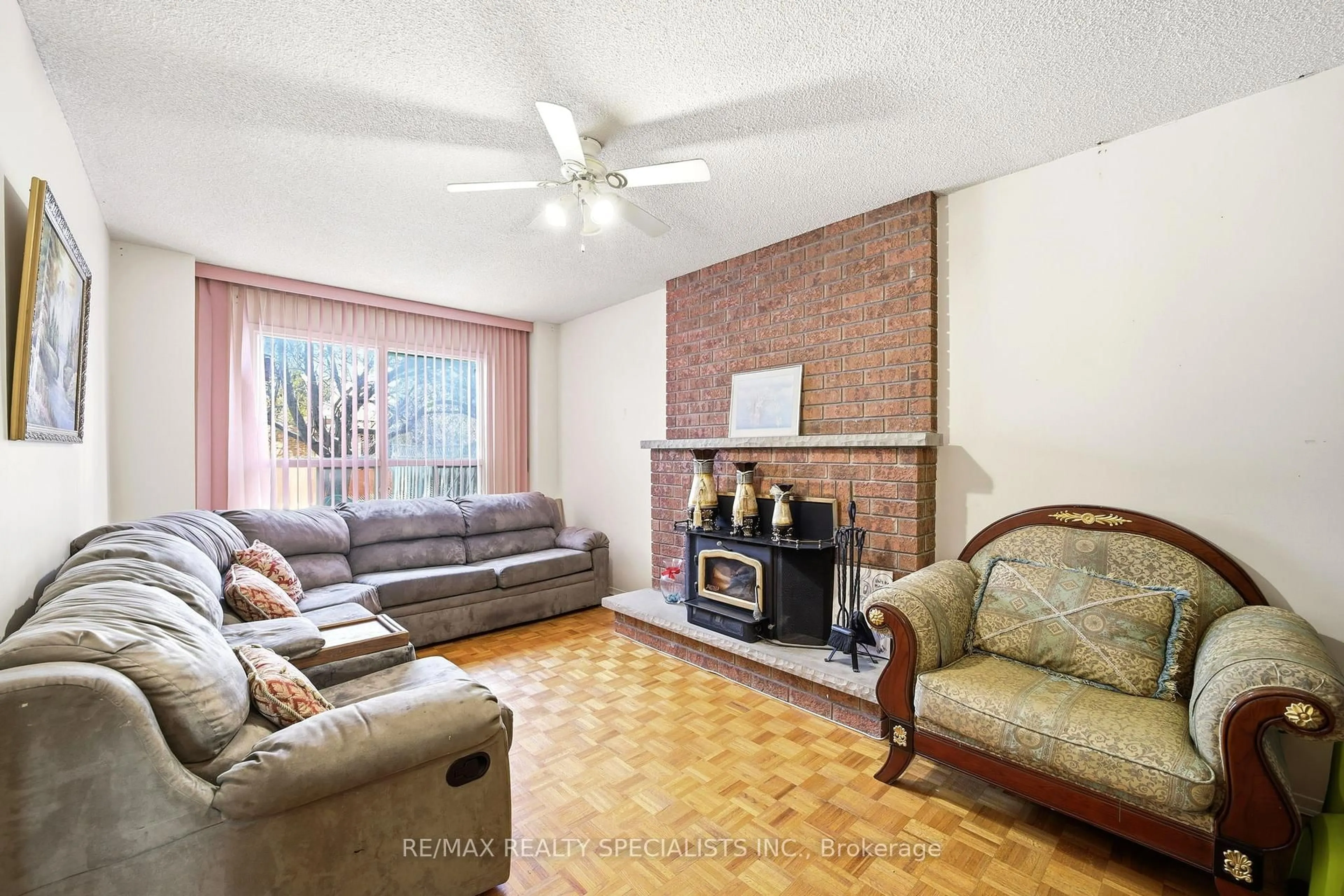 Living room with furniture, unknown for 198 Vodden St, Brampton Ontario L6X 2V3