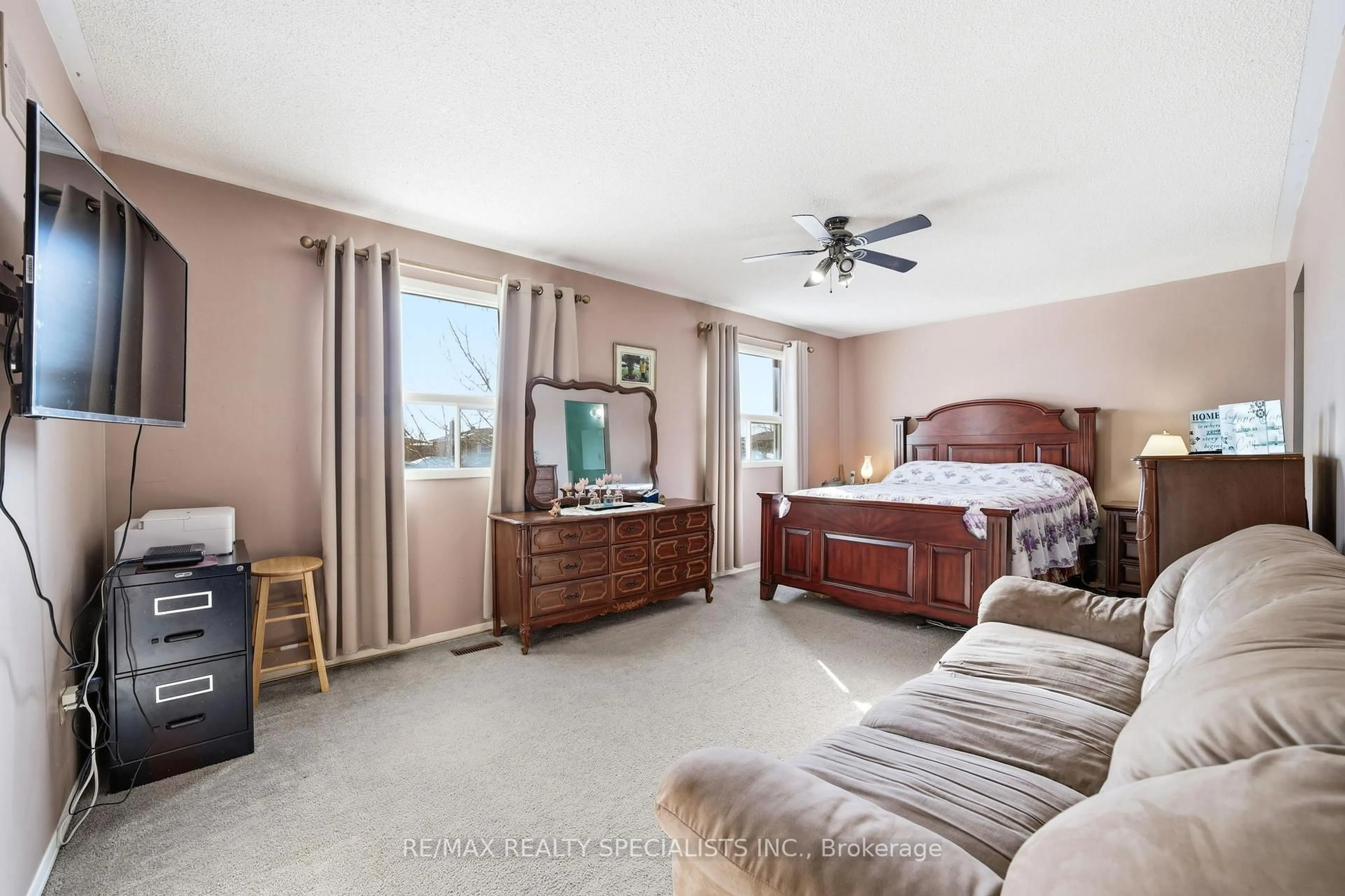 A pic of a room for 198 Vodden St, Brampton Ontario L6X 2V3