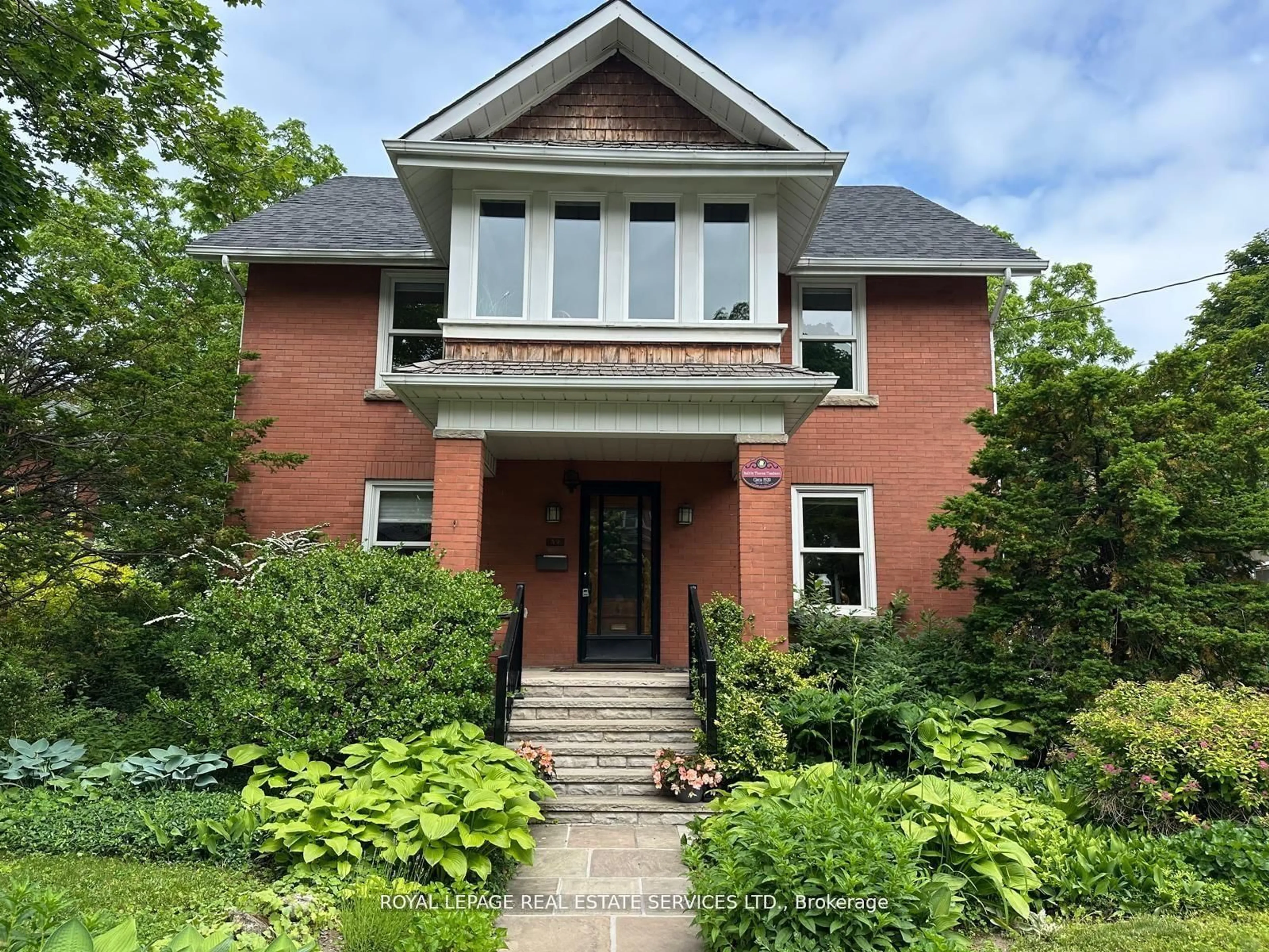 Home with brick exterior material, street for 32 Wellington St, Brampton Ontario L6W 1Y4