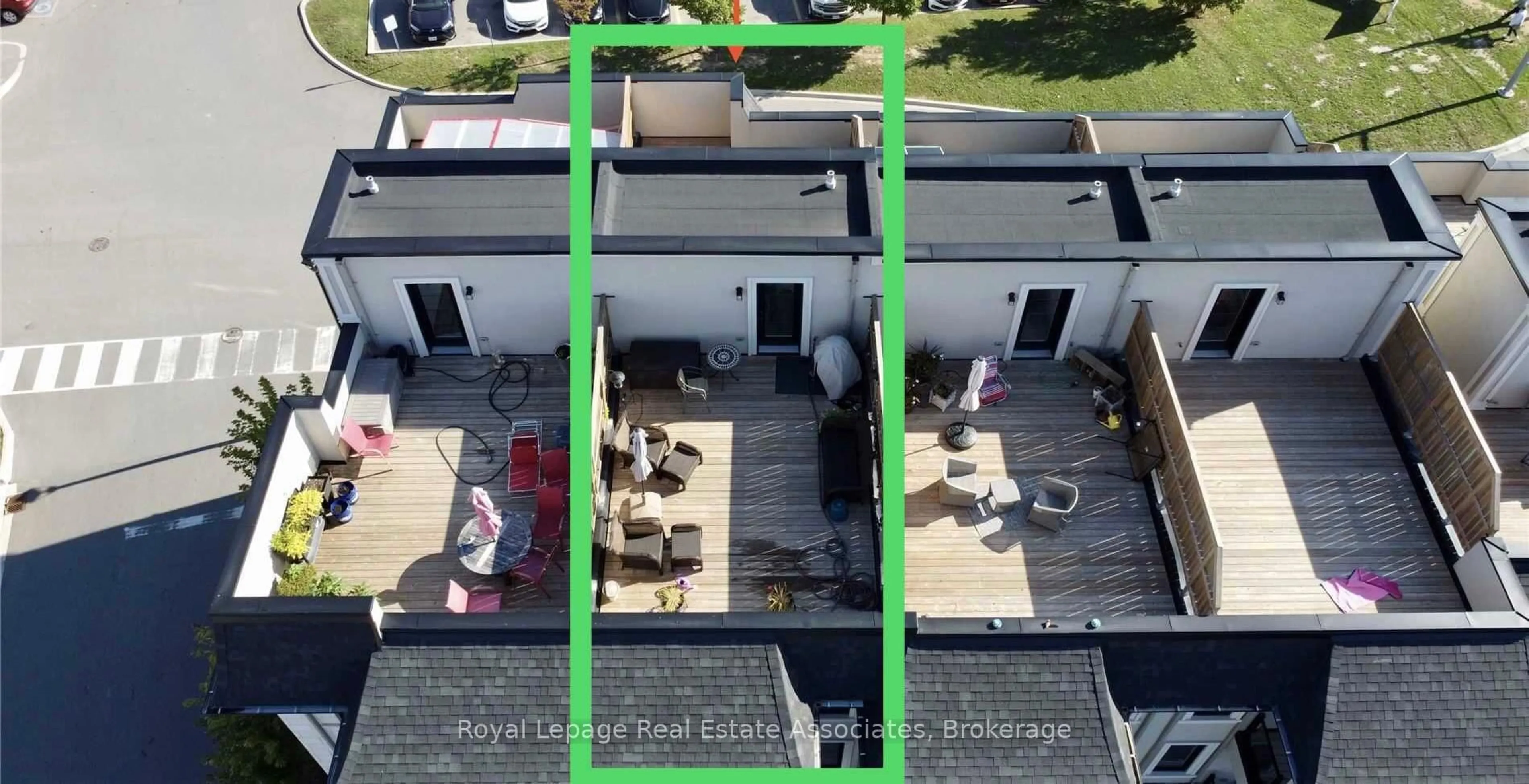 A pic from outside/outdoor area/front of a property/back of a property/a pic from drone, unknown for 588 Rapids Lane, Mississauga Ontario L5G 0A9