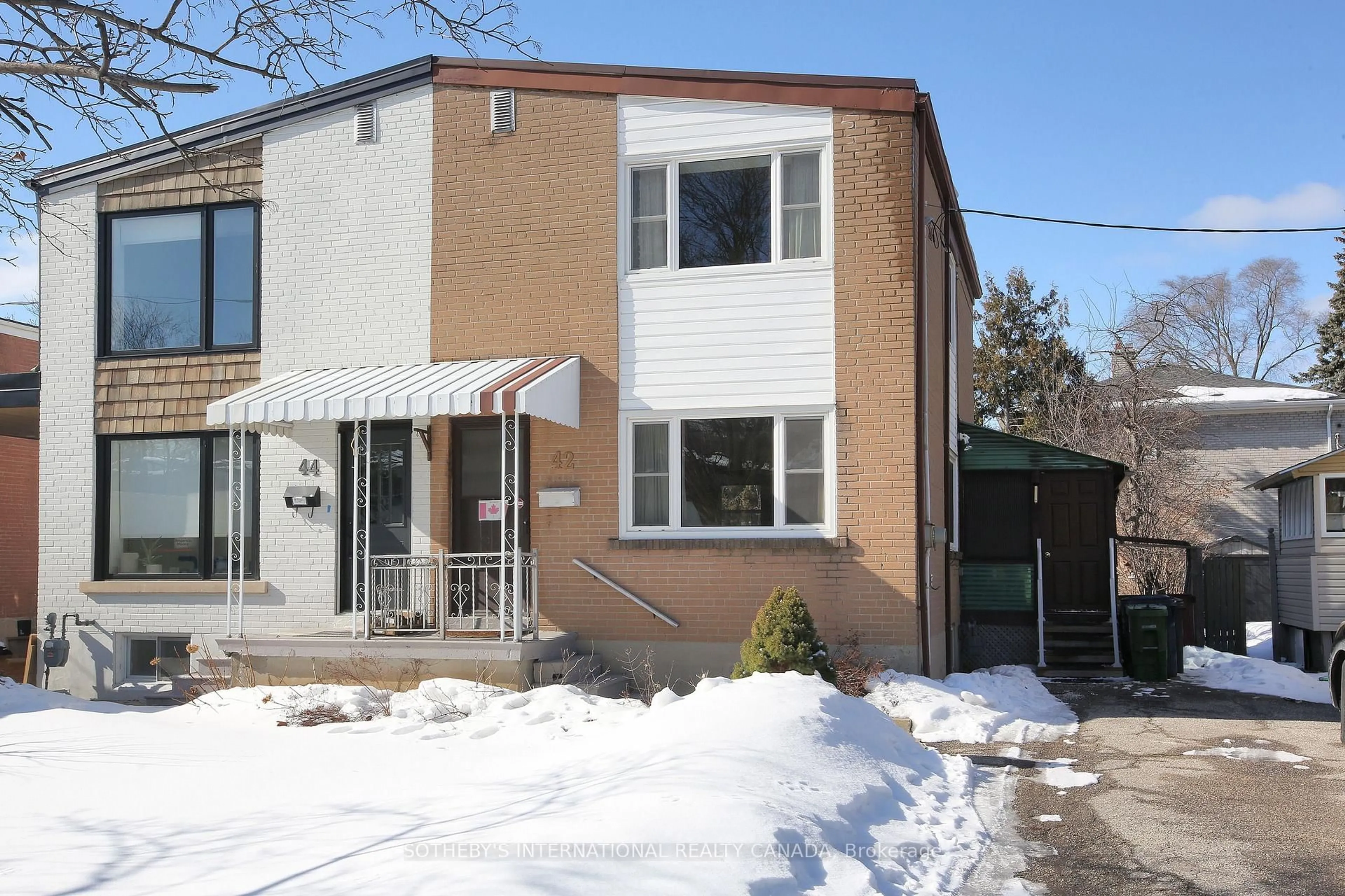 Unknown for 42 Van Stassen Blvd, Toronto Ontario M6S 2N5