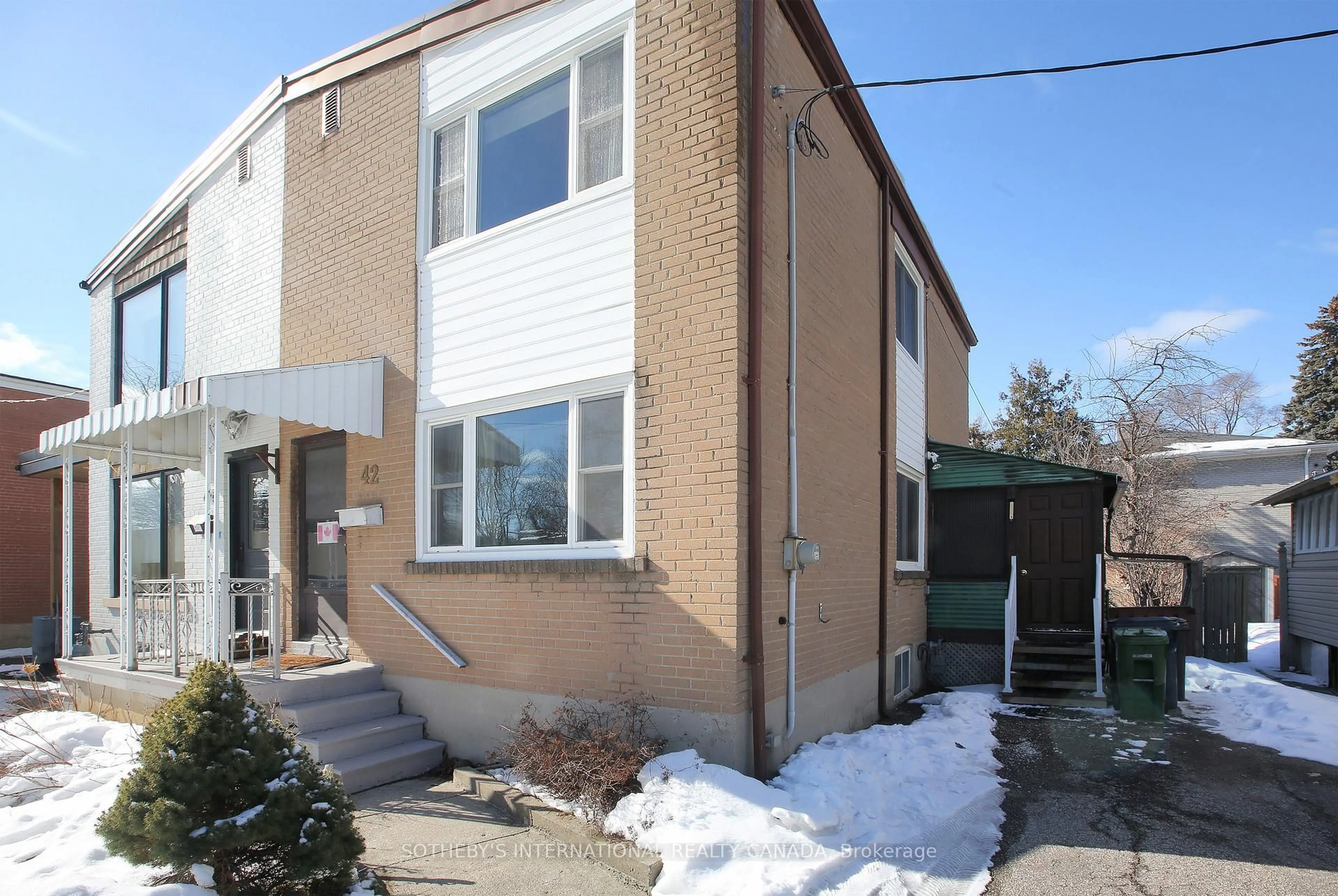 Patio, street for 42 Van Stassen Blvd, Toronto Ontario M6S 2N5