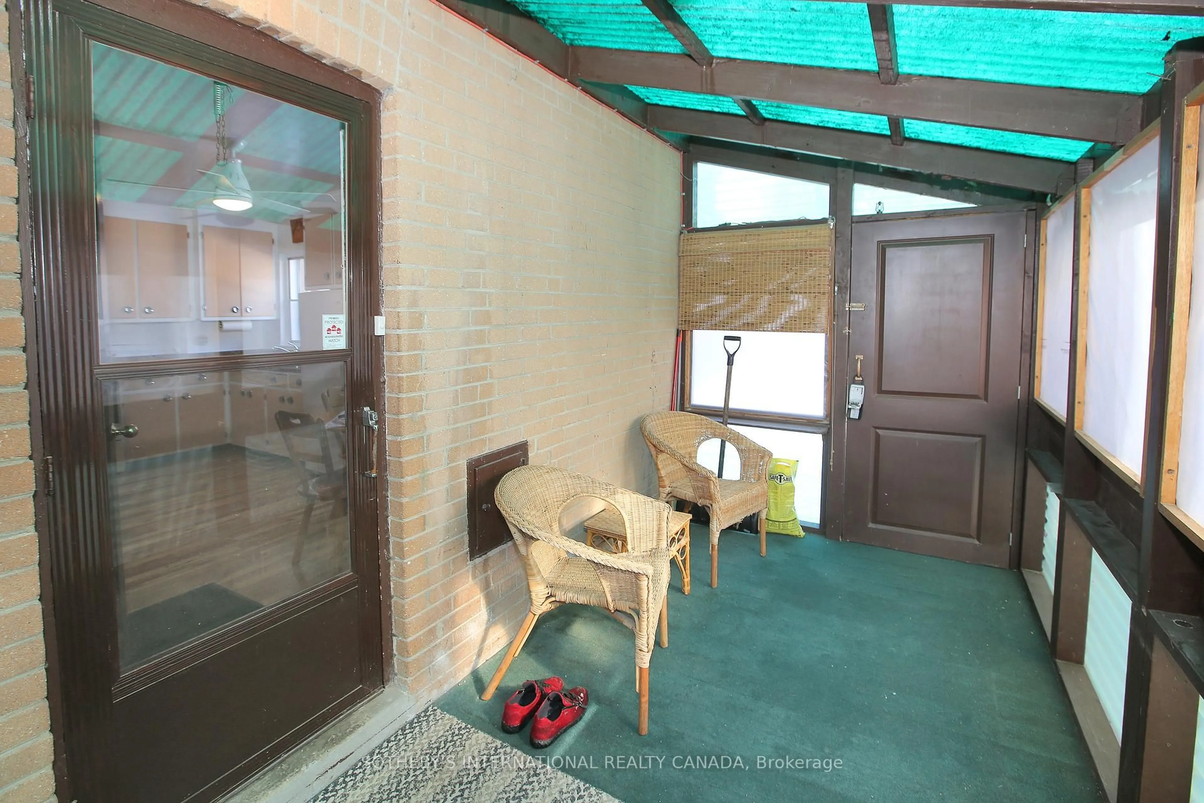 Indoor foyer for 42 Van Stassen Blvd, Toronto Ontario M6S 2N5