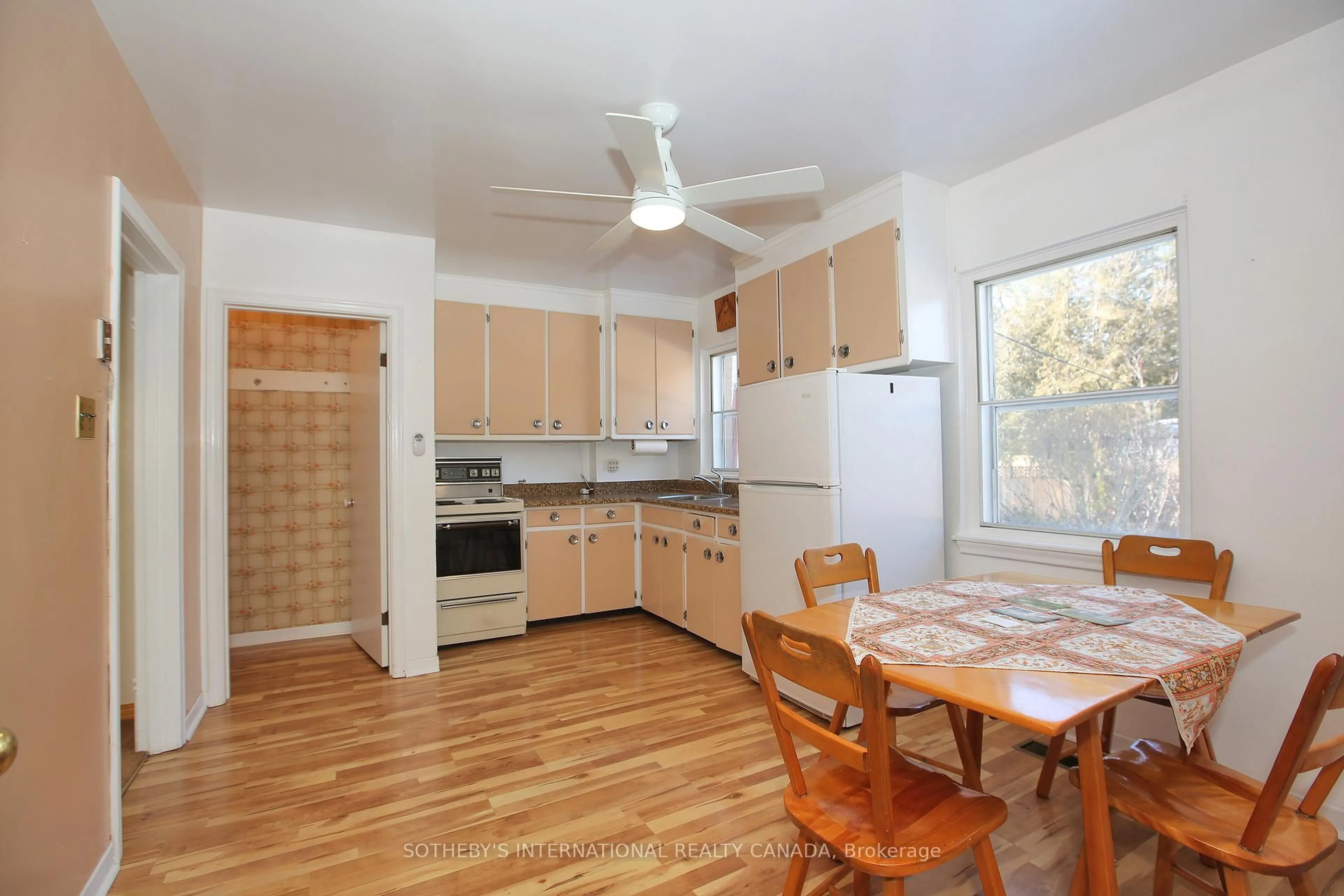 Standard kitchen, unknown for 42 Van Stassen Blvd, Toronto Ontario M6S 2N5