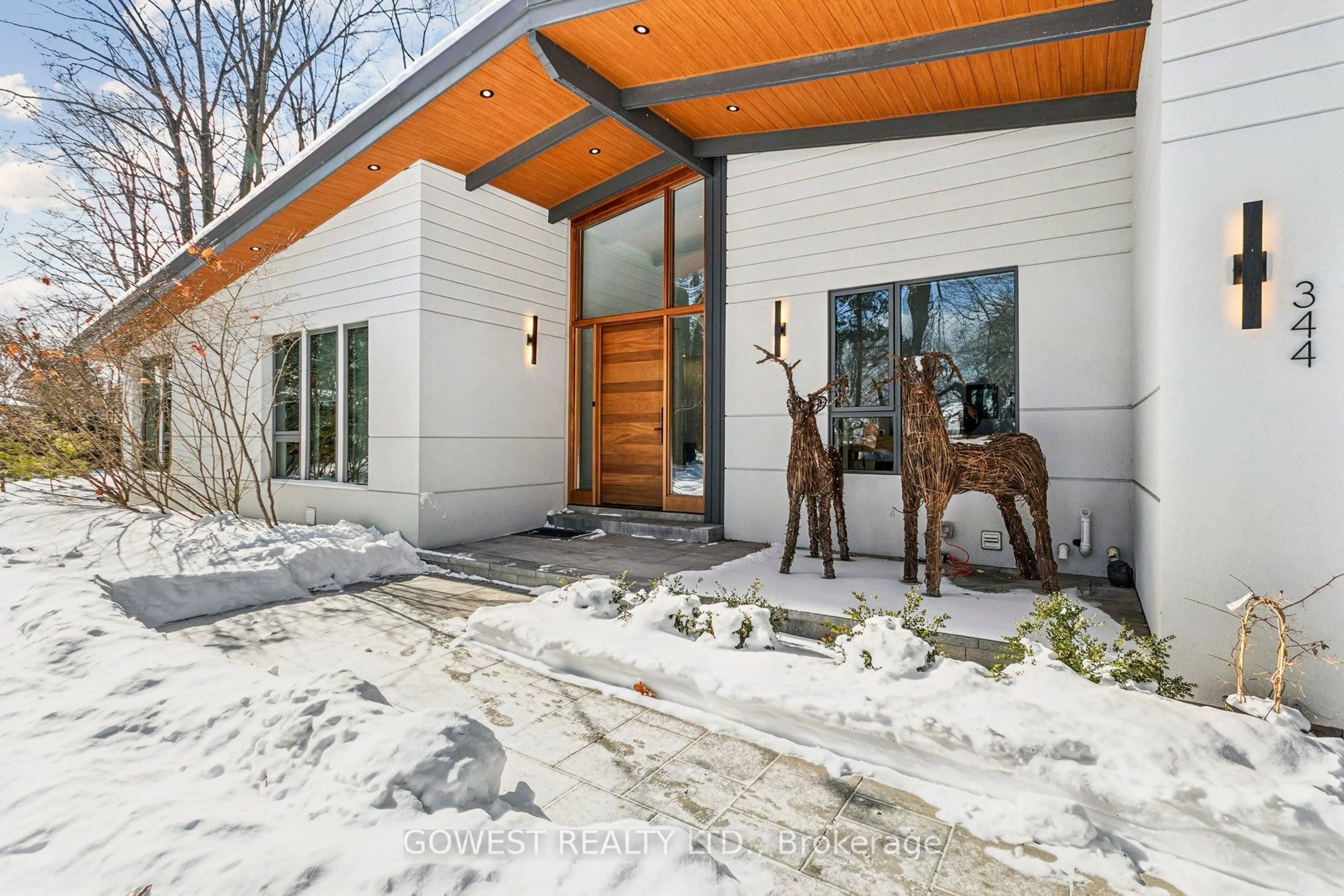 Indoor entryway for 344 Dalewood Dr, Oakville Ontario L6J 4P5