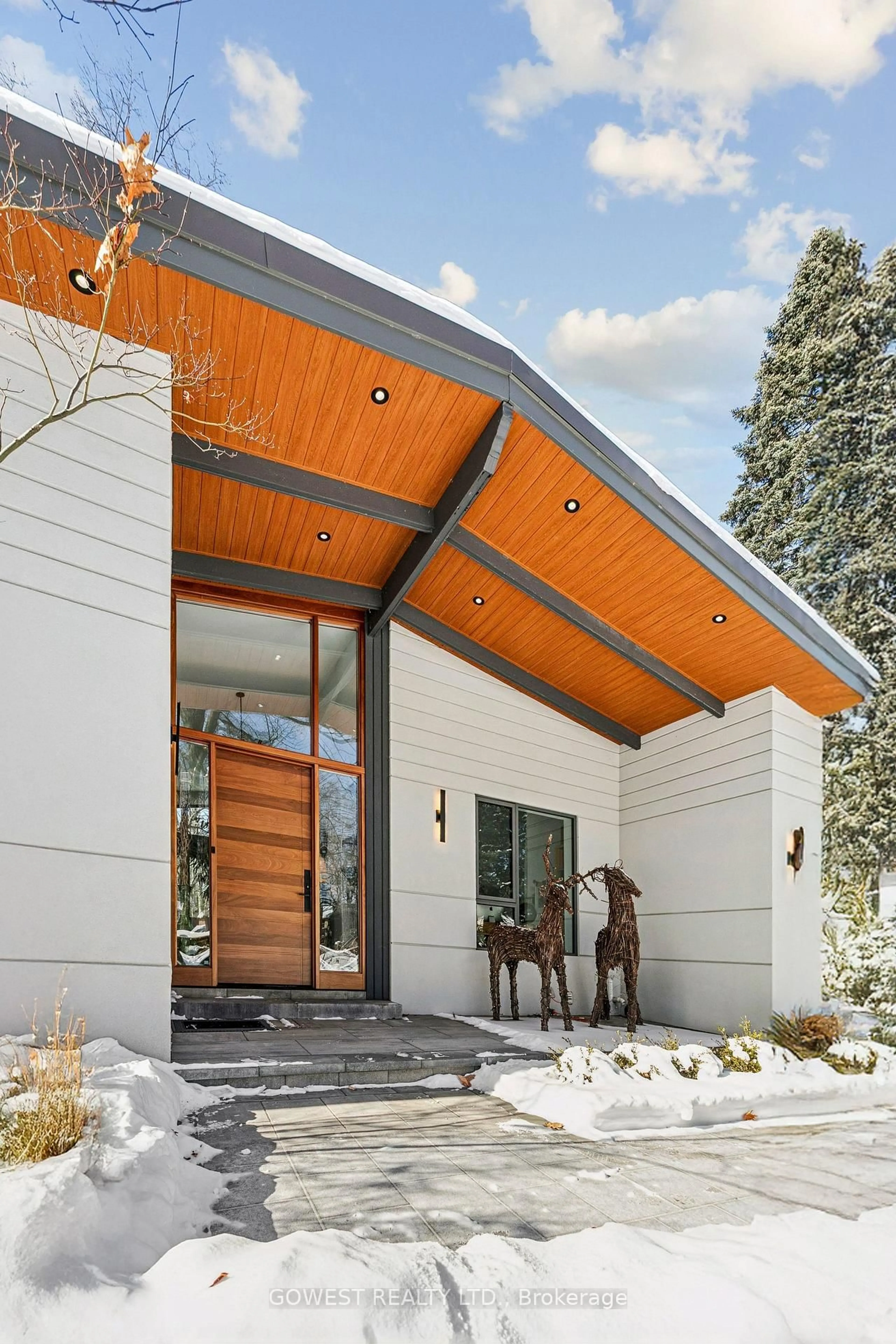 Indoor entryway for 344 Dalewood Dr, Oakville Ontario L6J 4P5