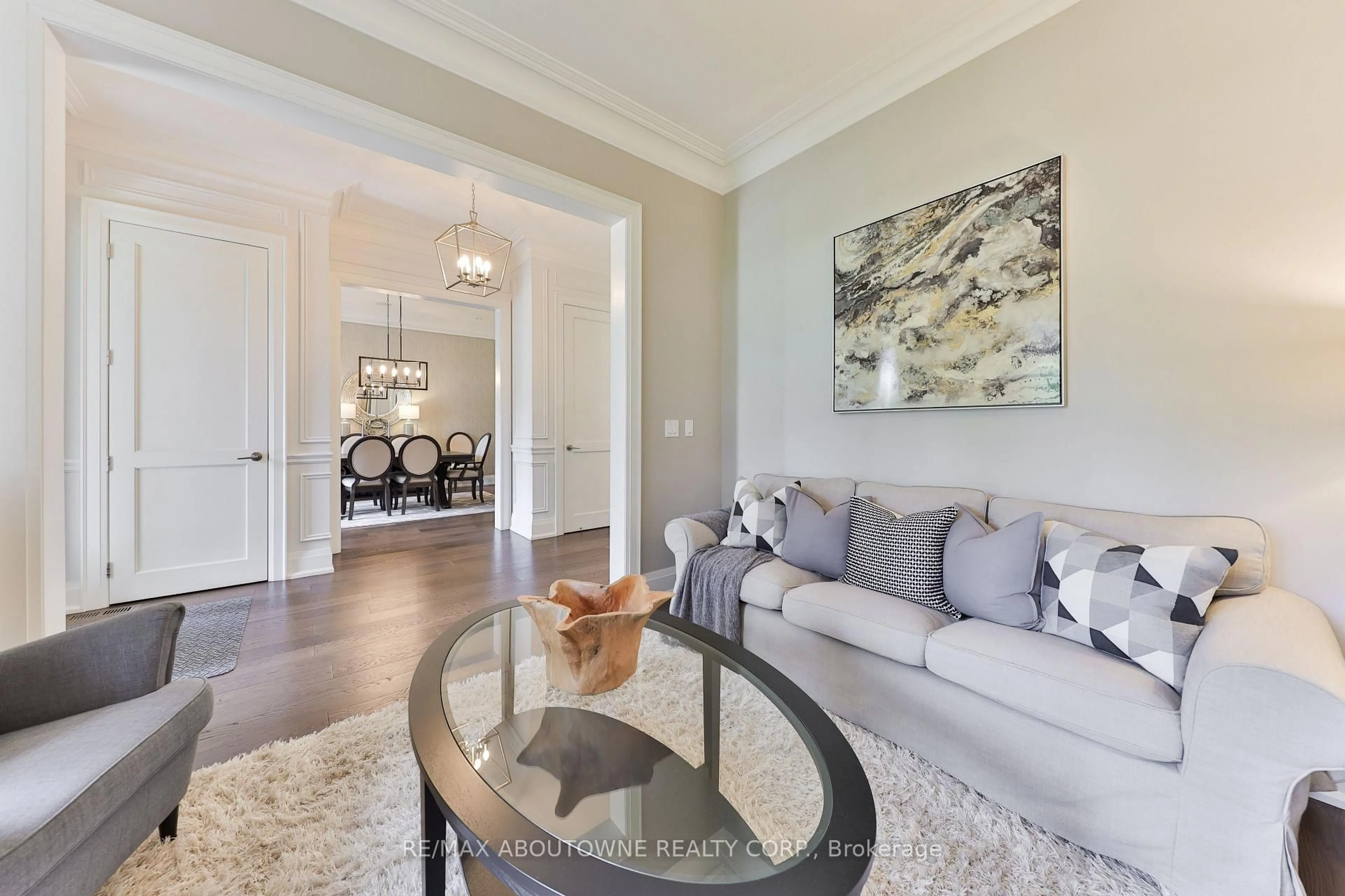 Living room with furniture, unknown for 408 Saville Cres, Oakville Ontario L6L 3T8