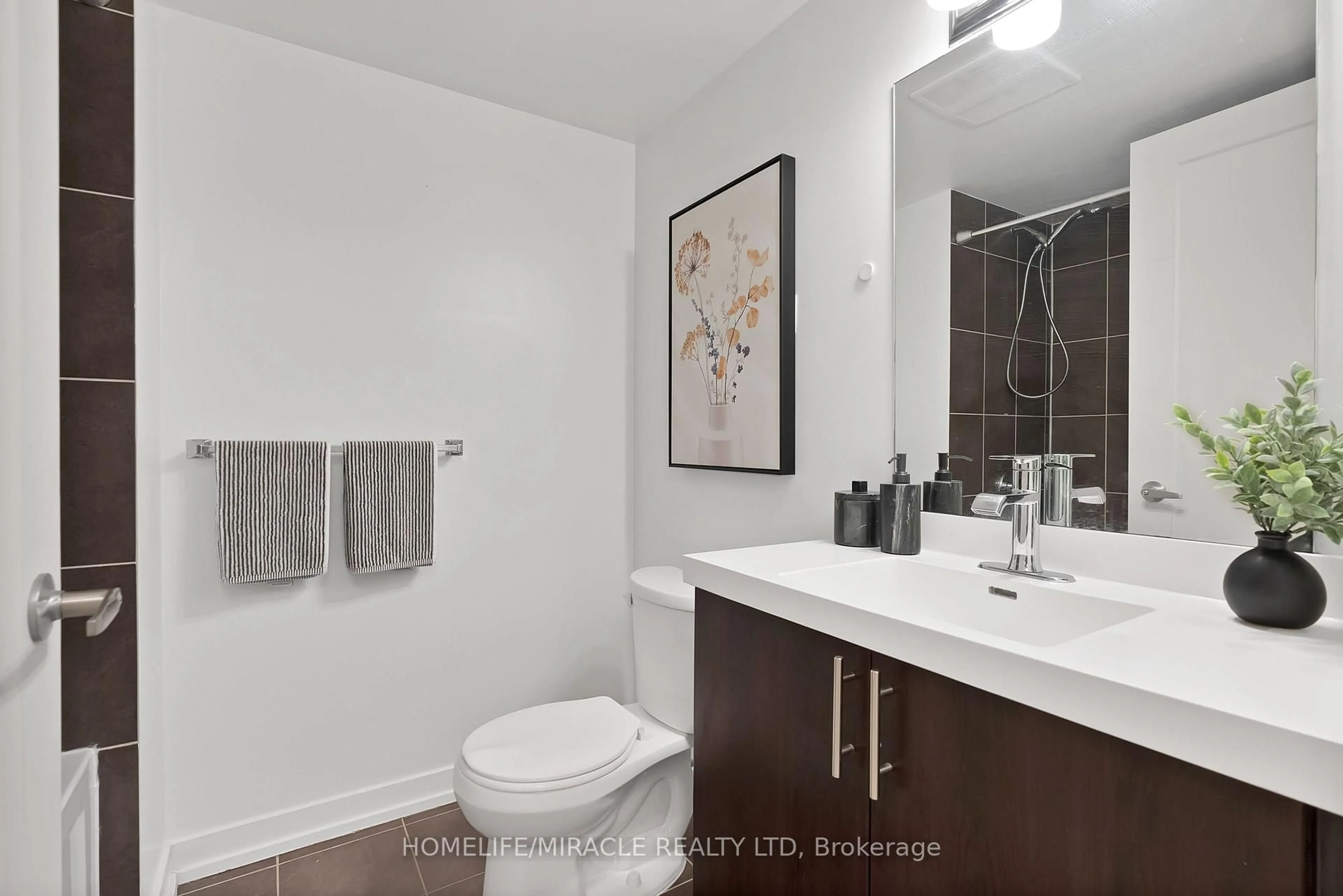 Standard bathroom, ceramic/tile floor for 1420 Dupont St #401, Toronto Ontario M6H 0C2