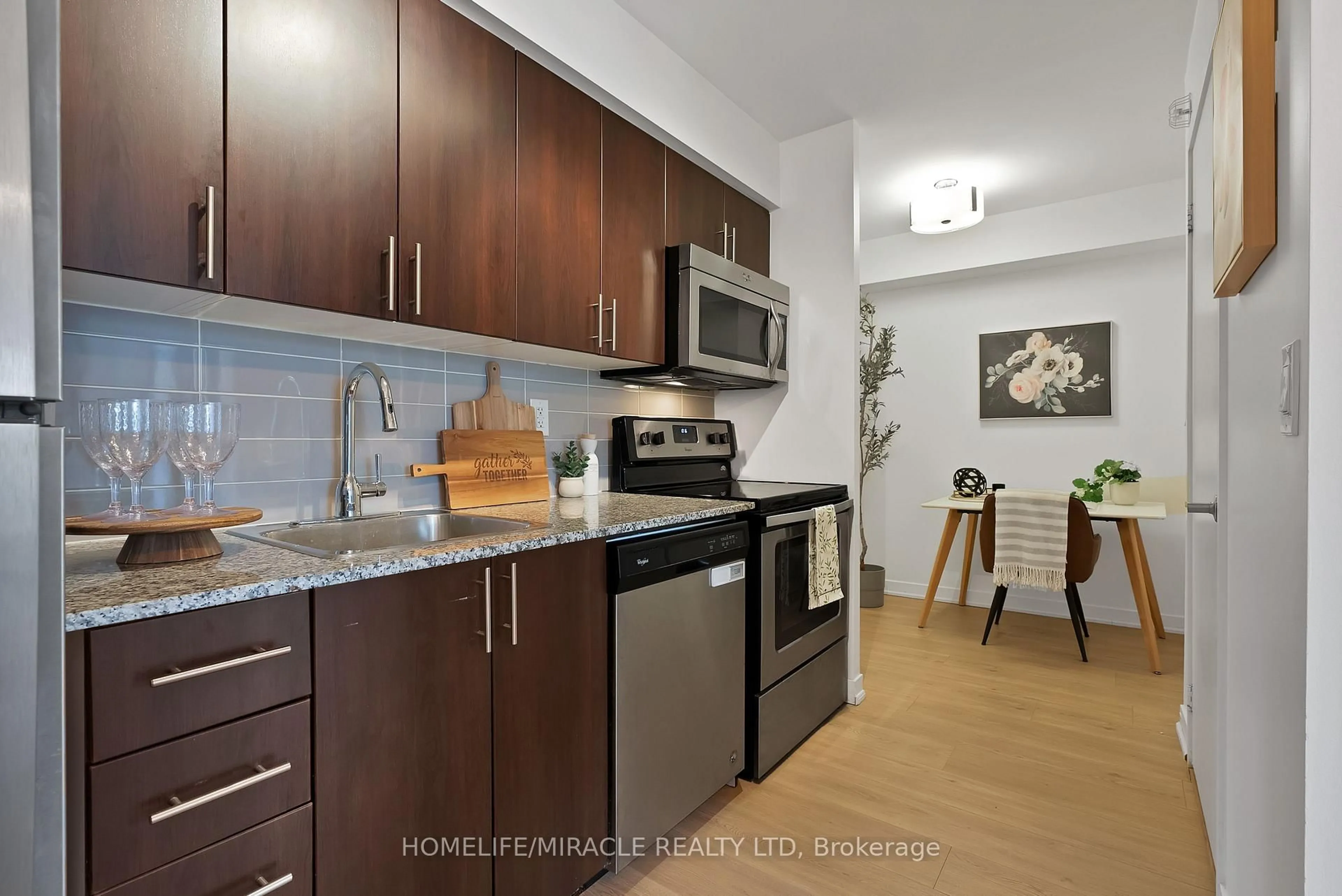 Standard kitchen, unknown for 1420 Dupont St #401, Toronto Ontario M6H 0C2