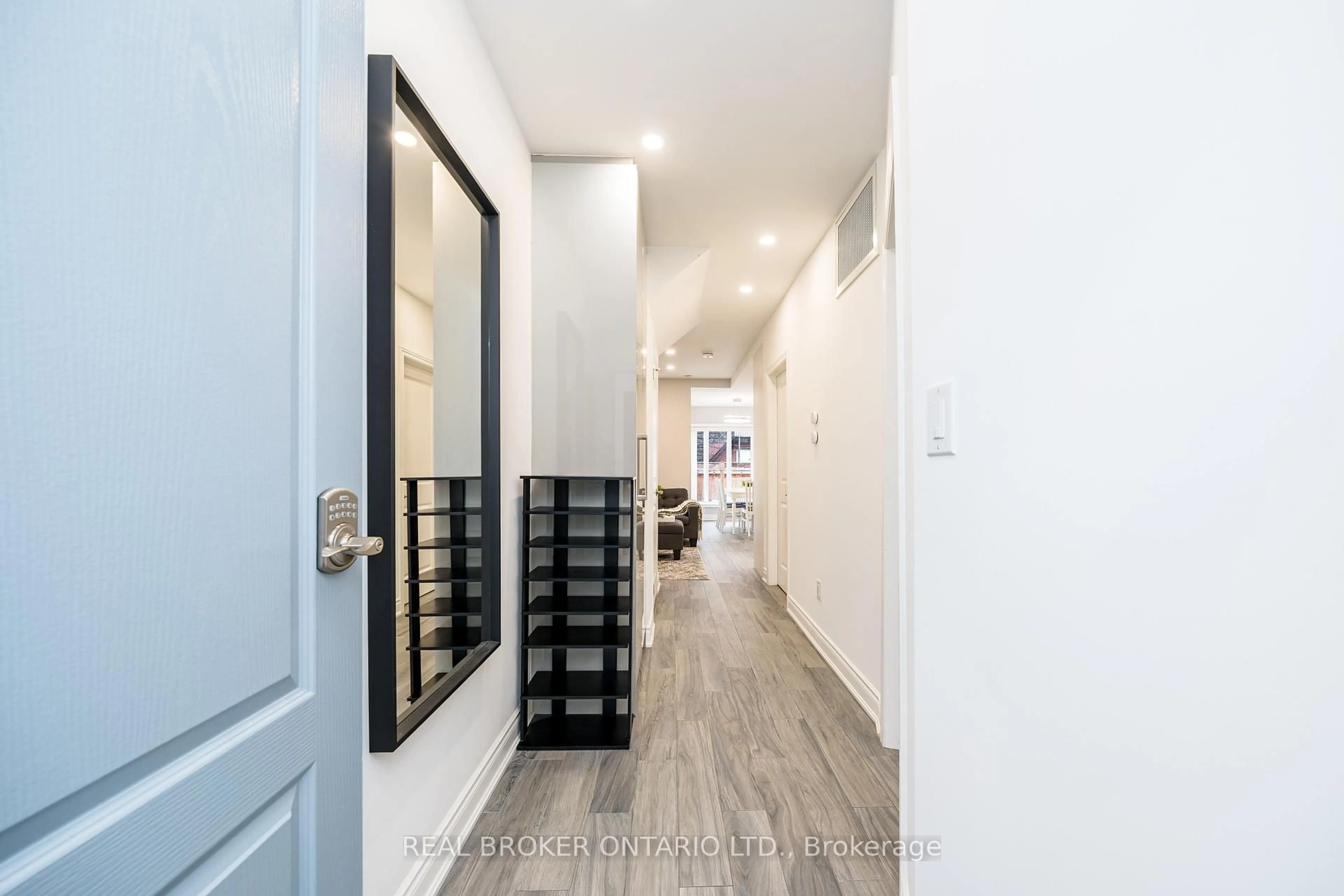 Indoor entryway for 8 Springhurst Ave, Toronto Ontario M6K 1A9