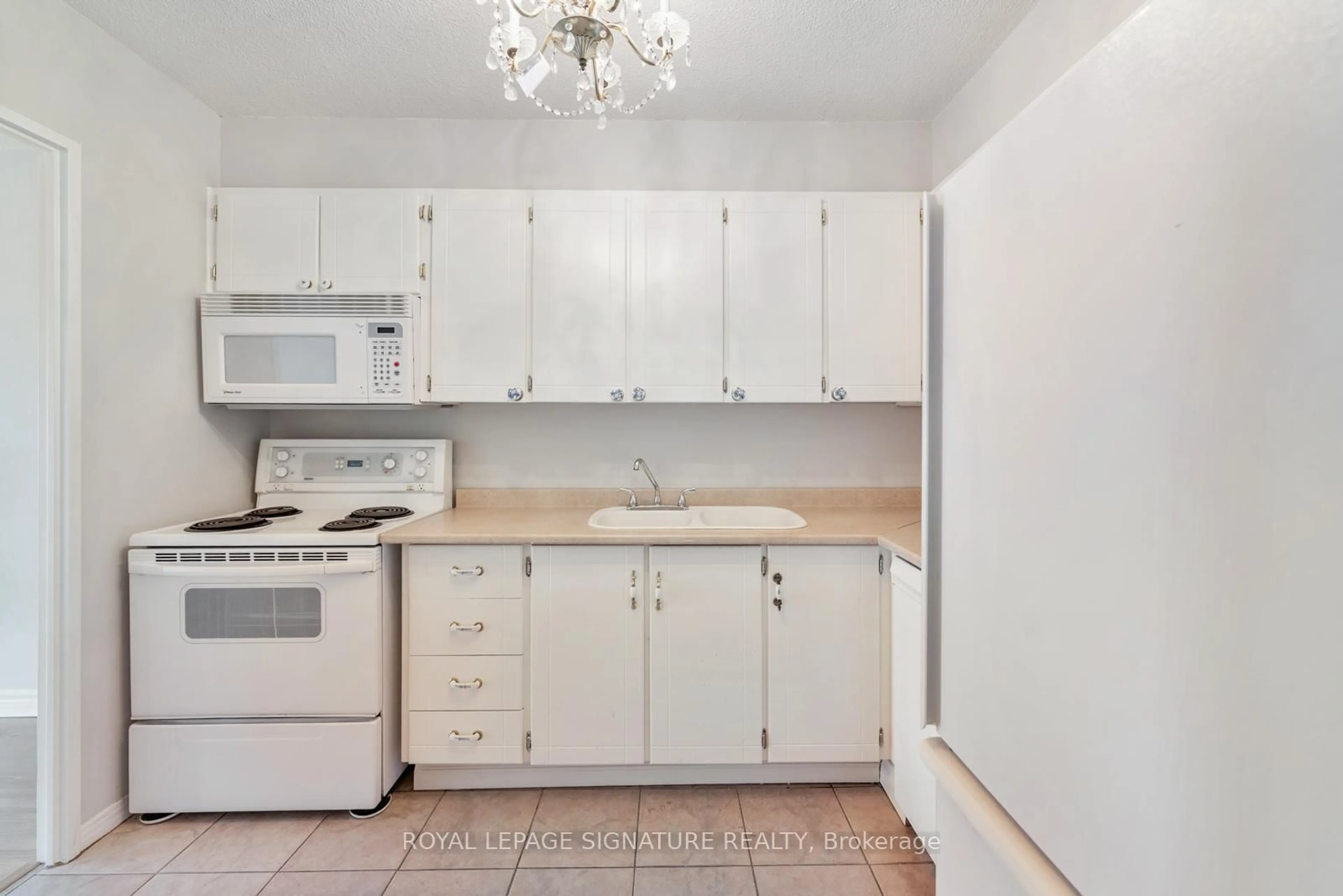 Standard kitchen, unknown for 1359 White Oaks Blvd #1503, Oakville Ontario L6H 2R8